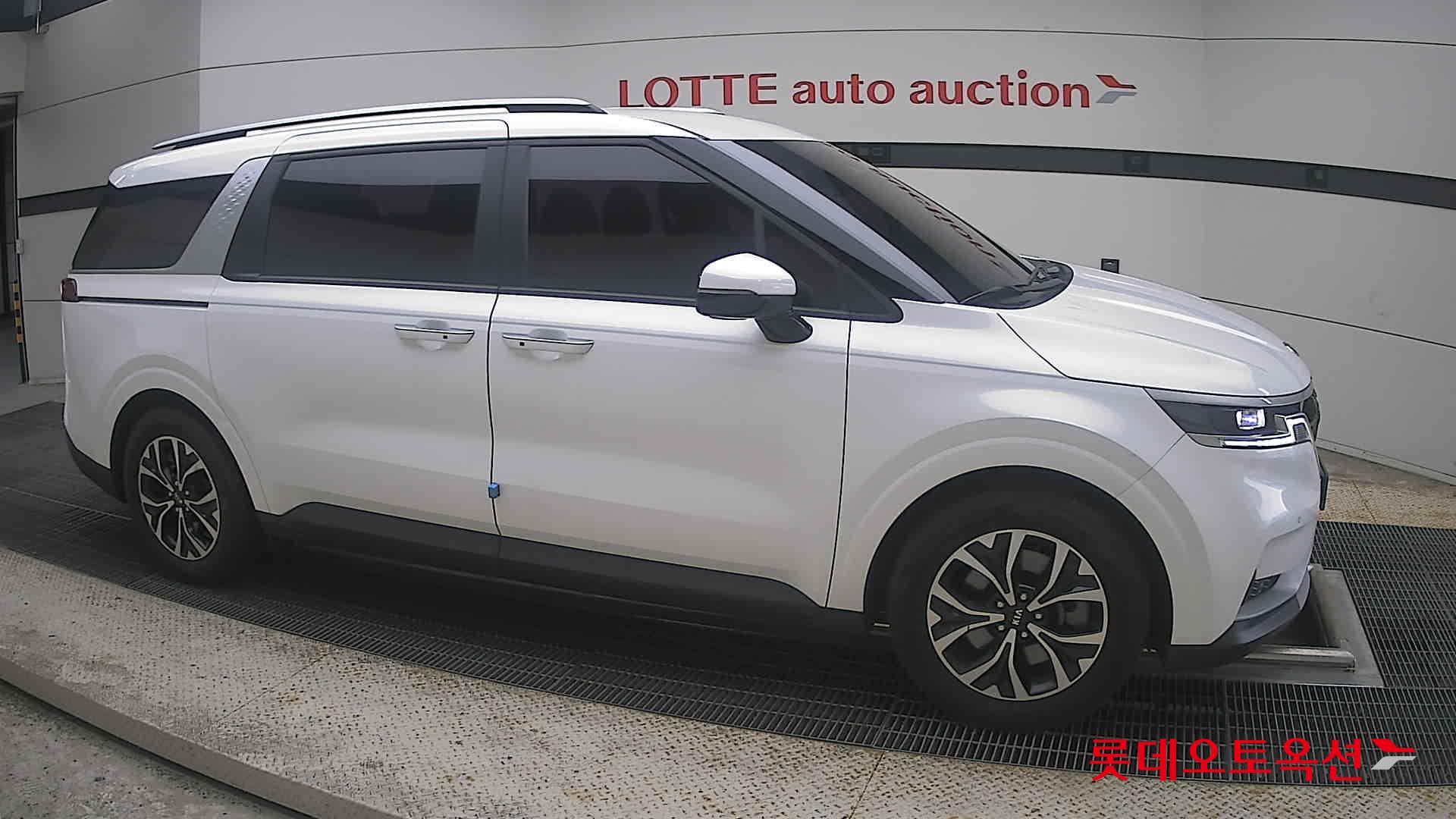 2021 - kia carnival