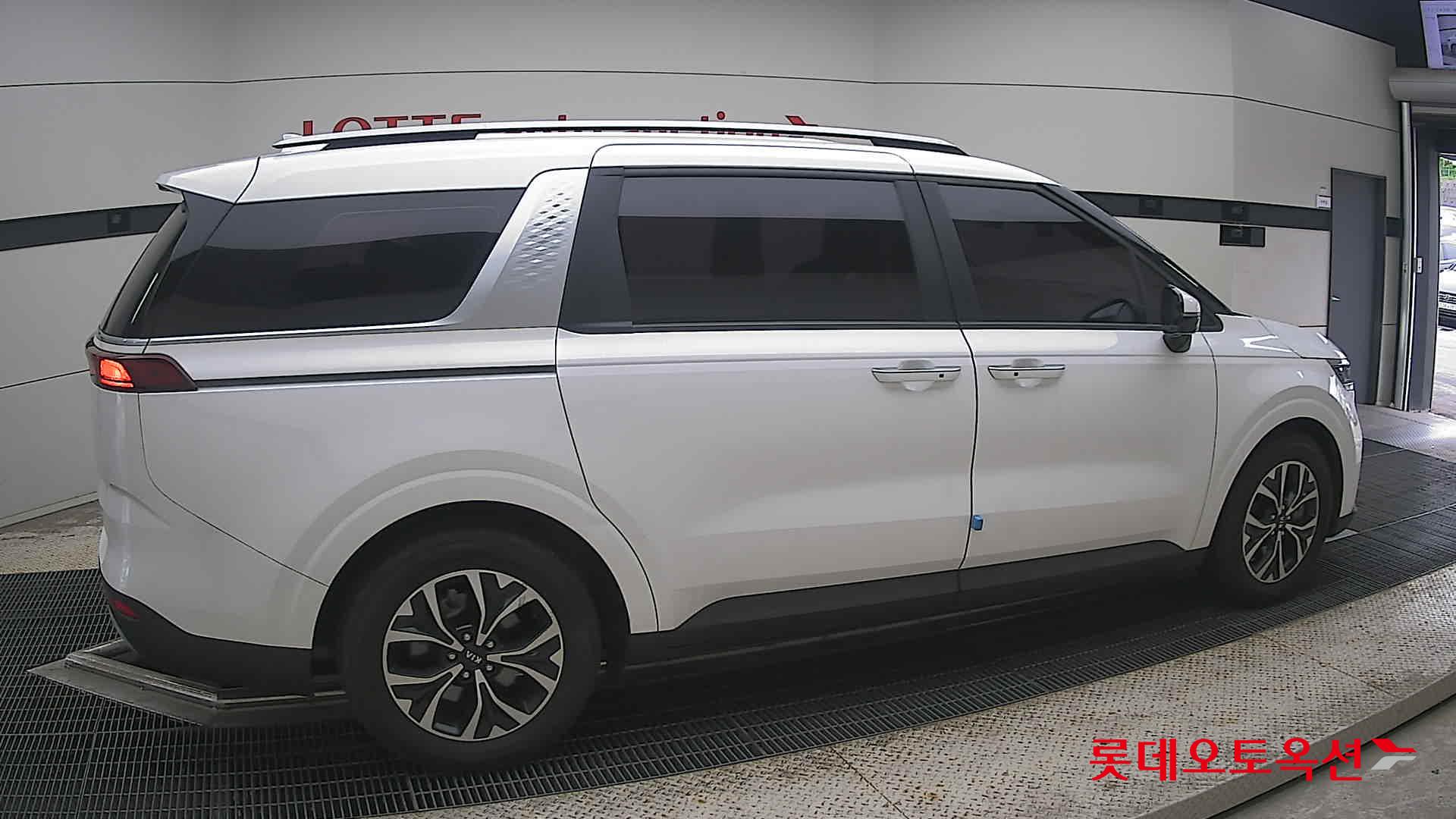 2021 - kia carnival