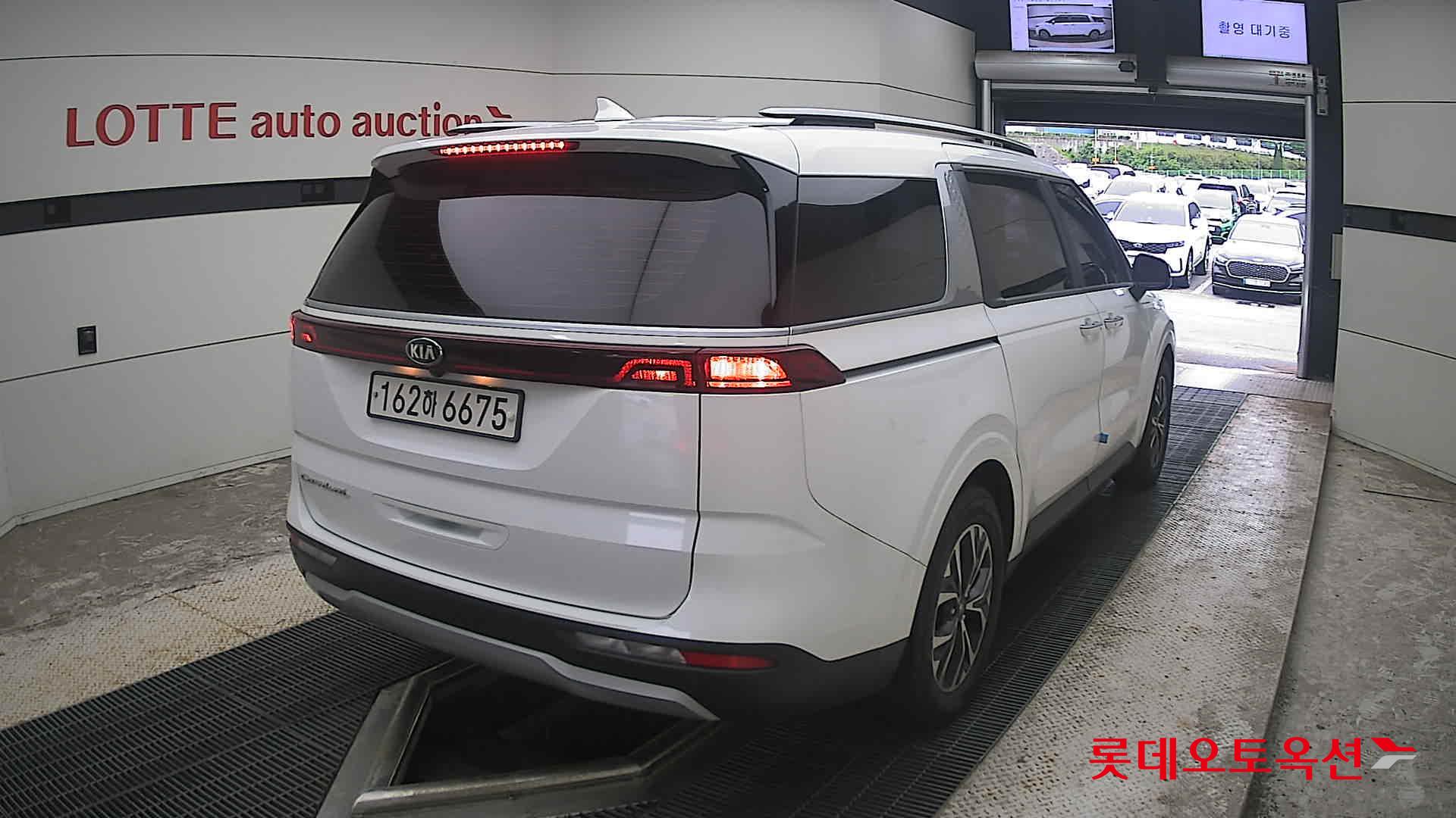 2021 - kia carnival