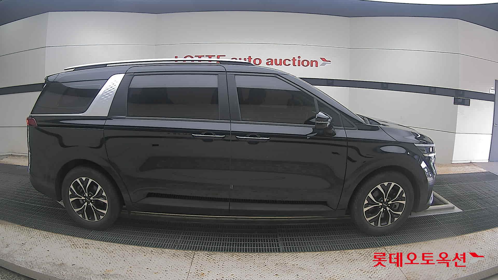 2023 - kia carnival