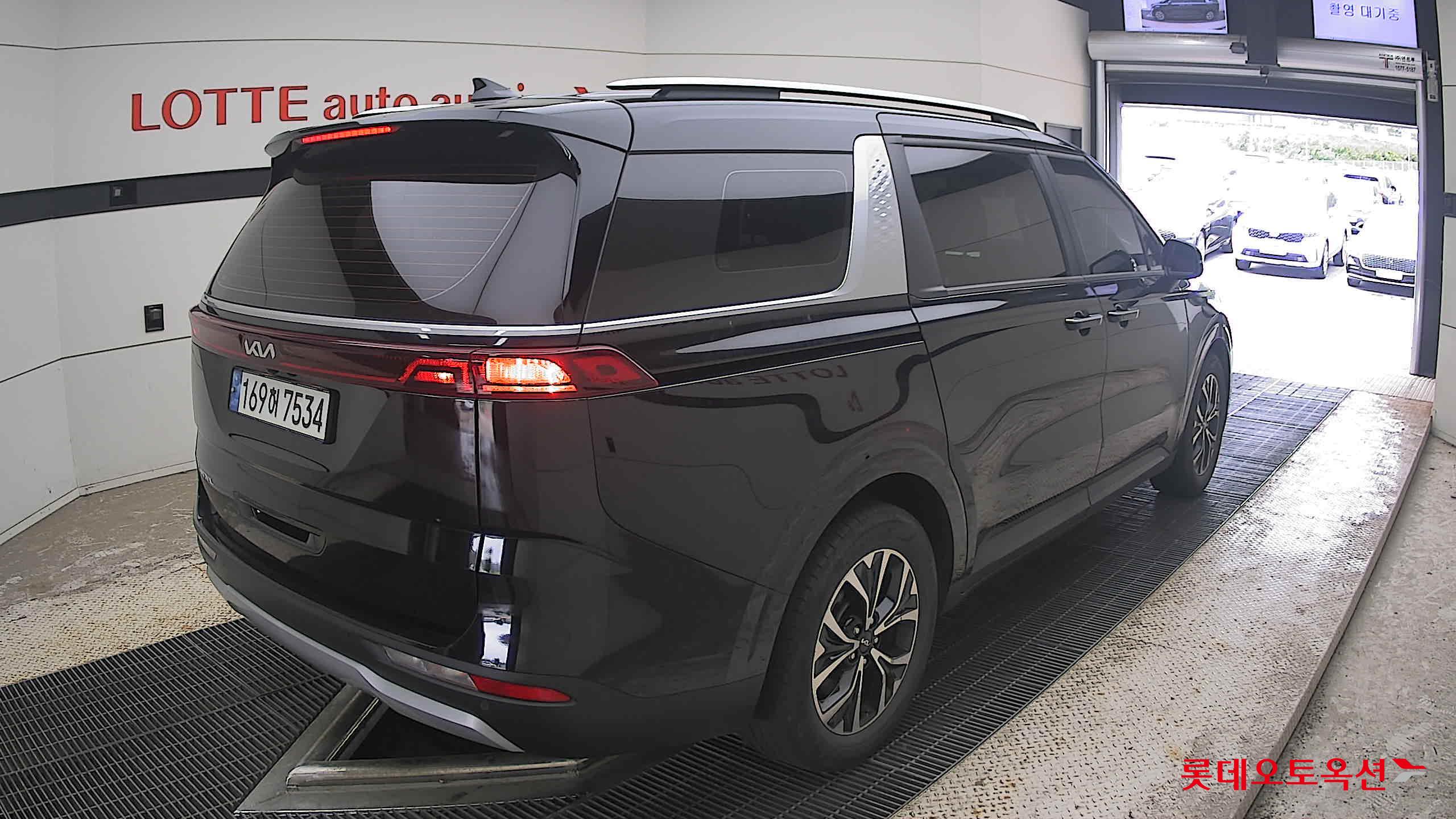 2023 - kia carnival