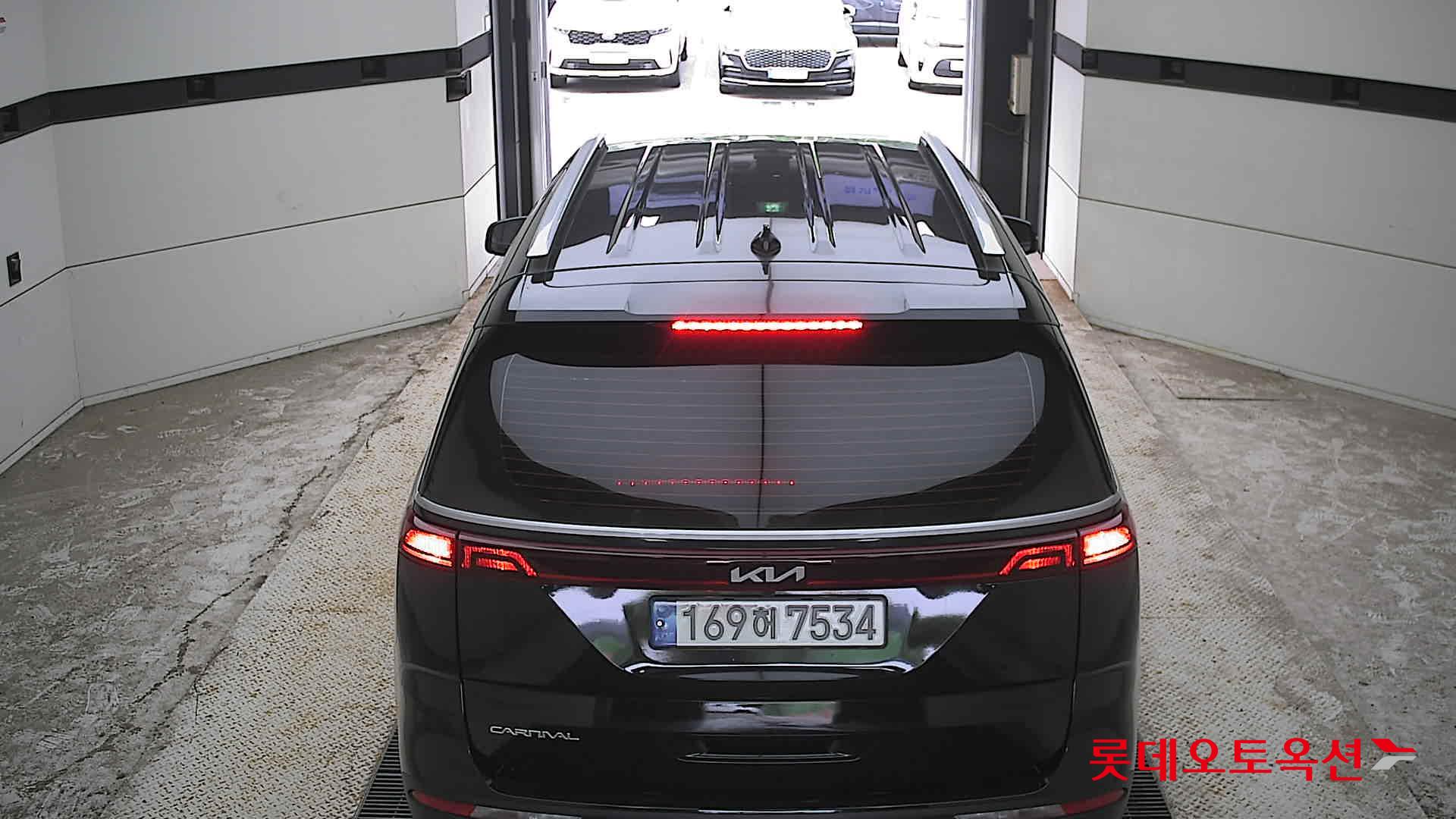 2023 - kia carnival