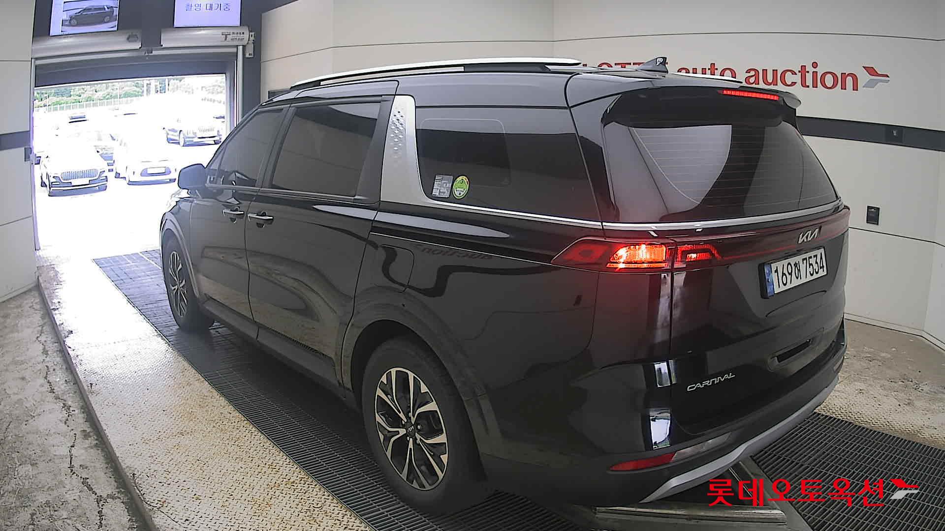 2023 - kia carnival