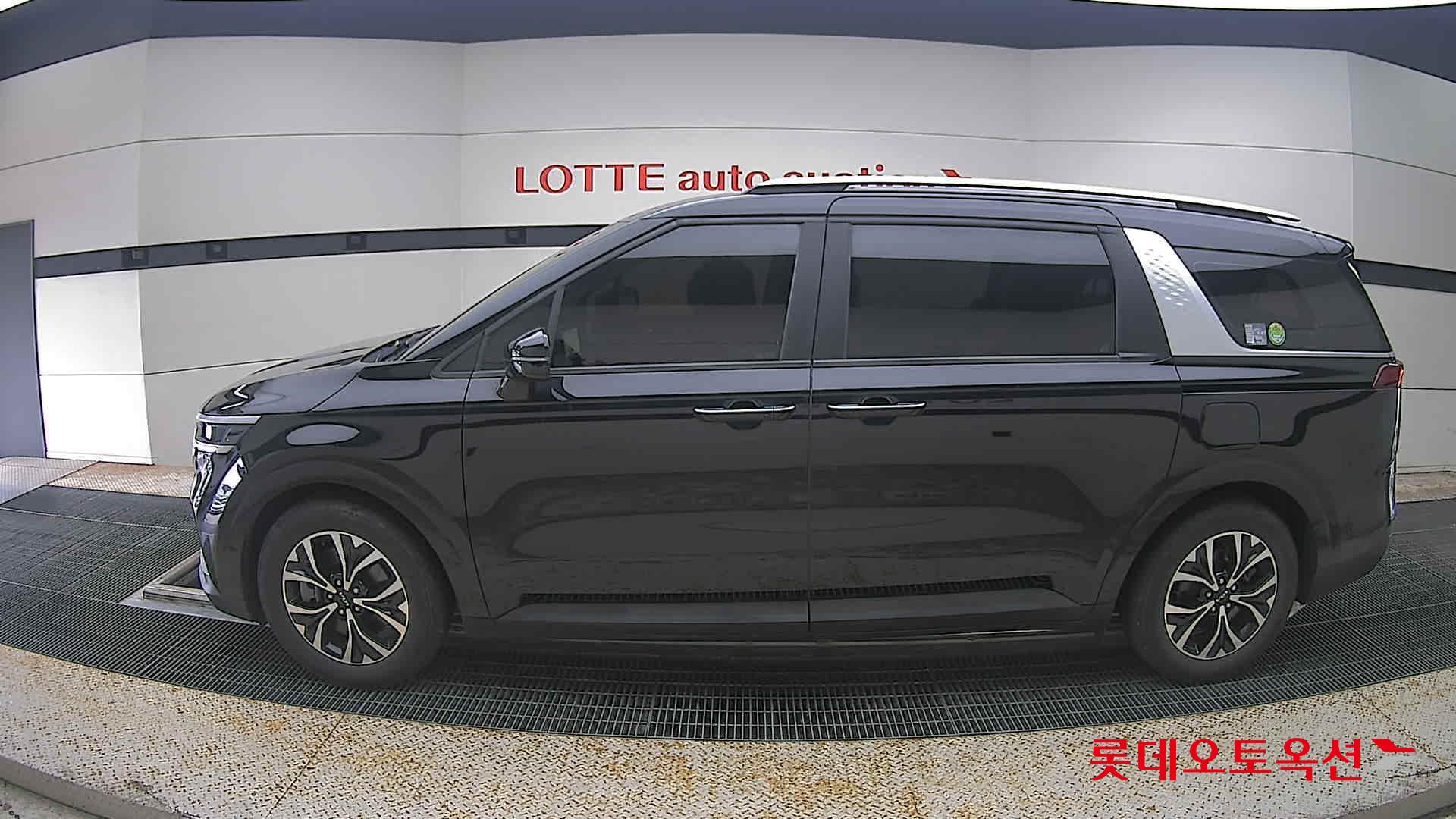 2023 - kia carnival