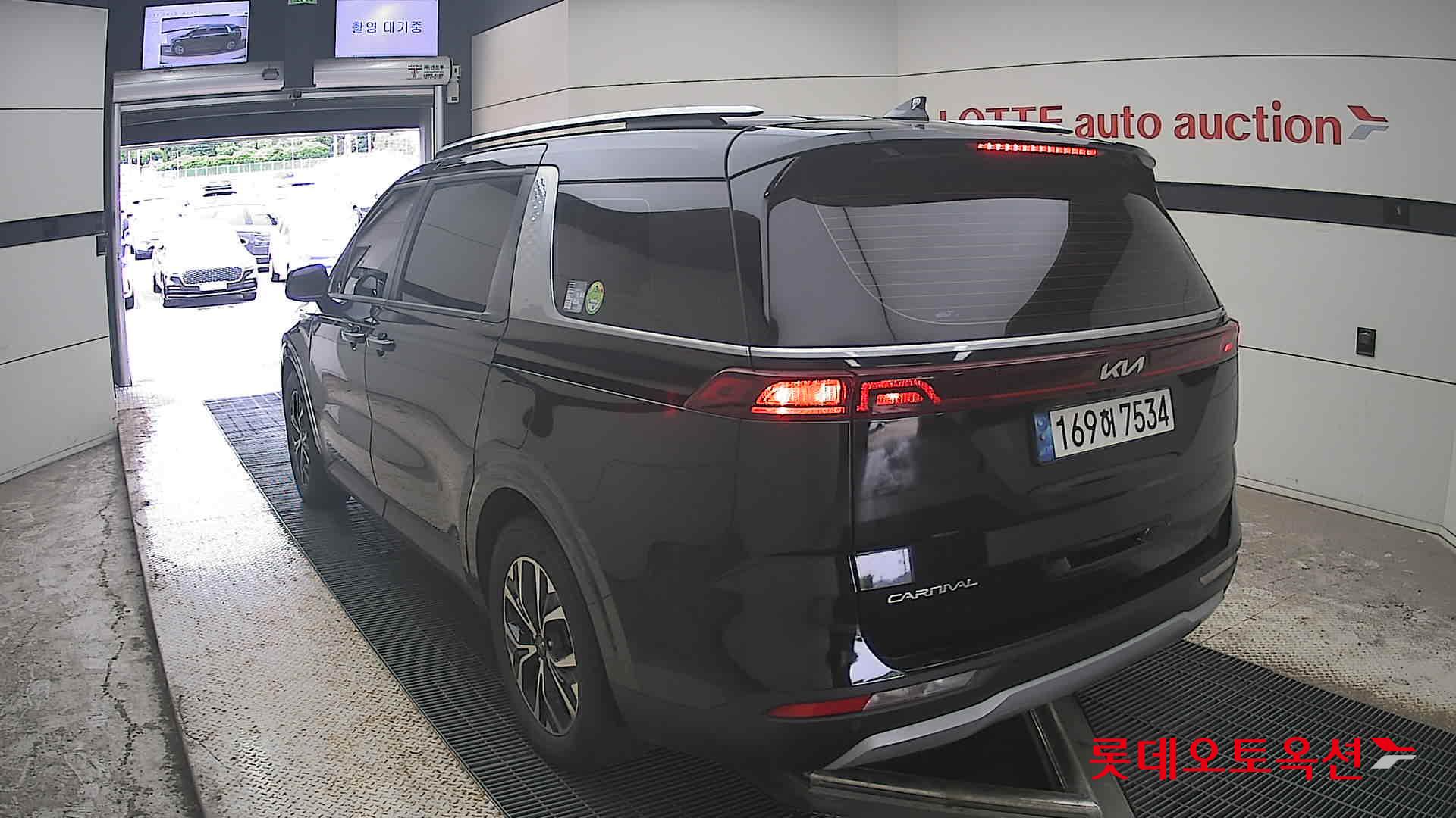 2023 - kia carnival