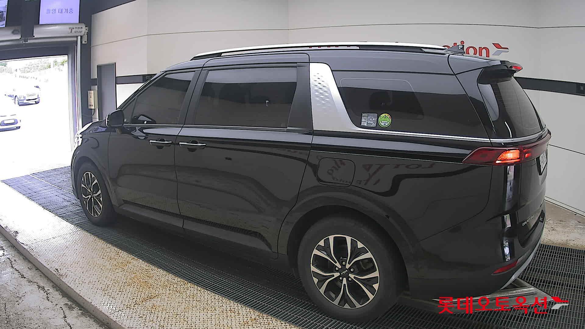 2023 - kia carnival