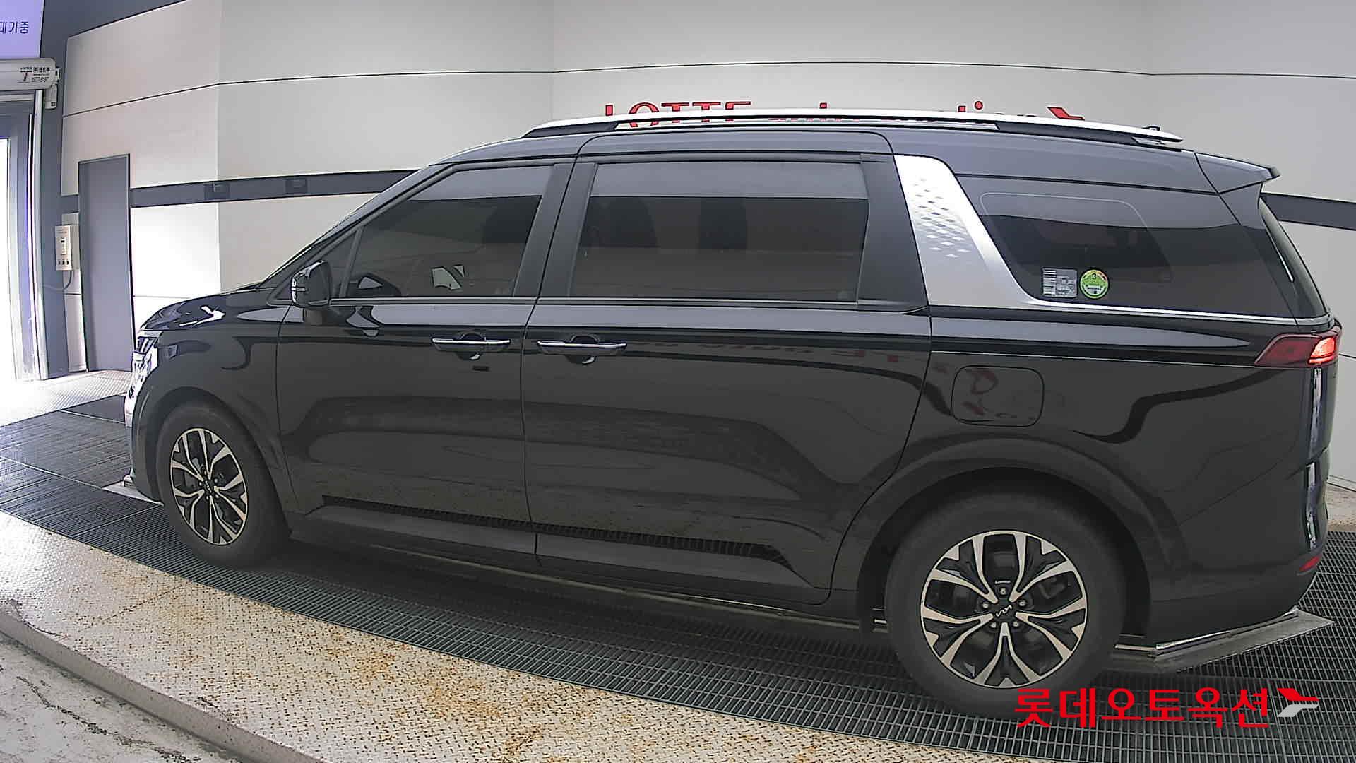 2023 - kia carnival