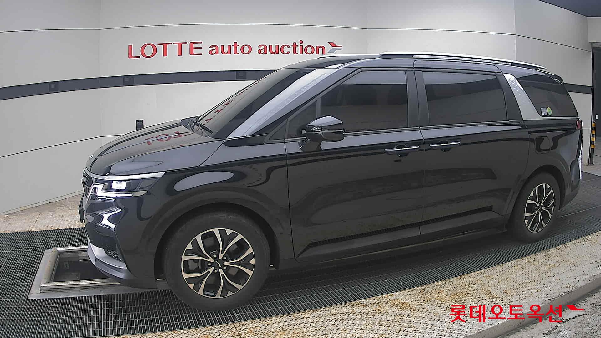 2023 - kia carnival