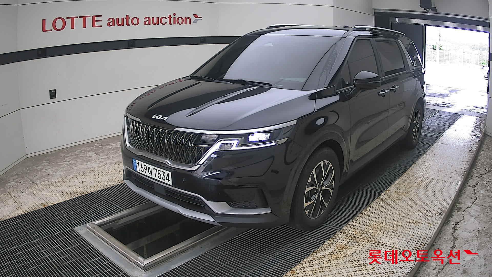 2023 - kia carnival