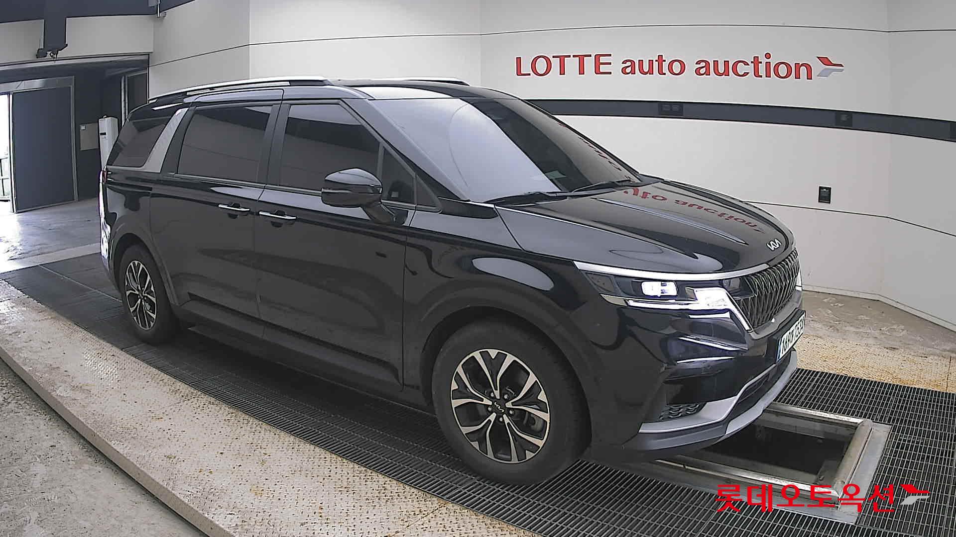 2023 - kia carnival