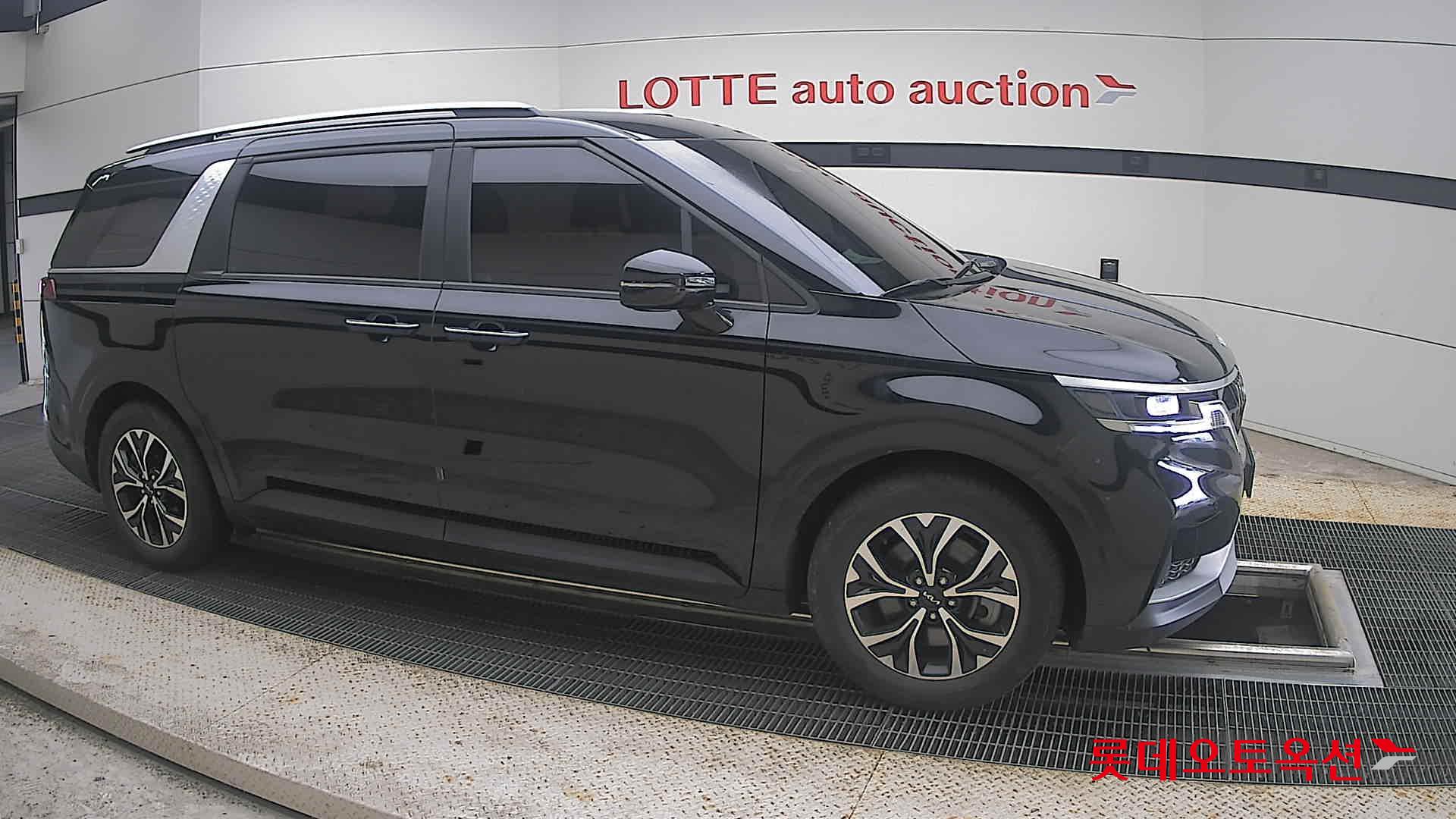 2023 - kia carnival
