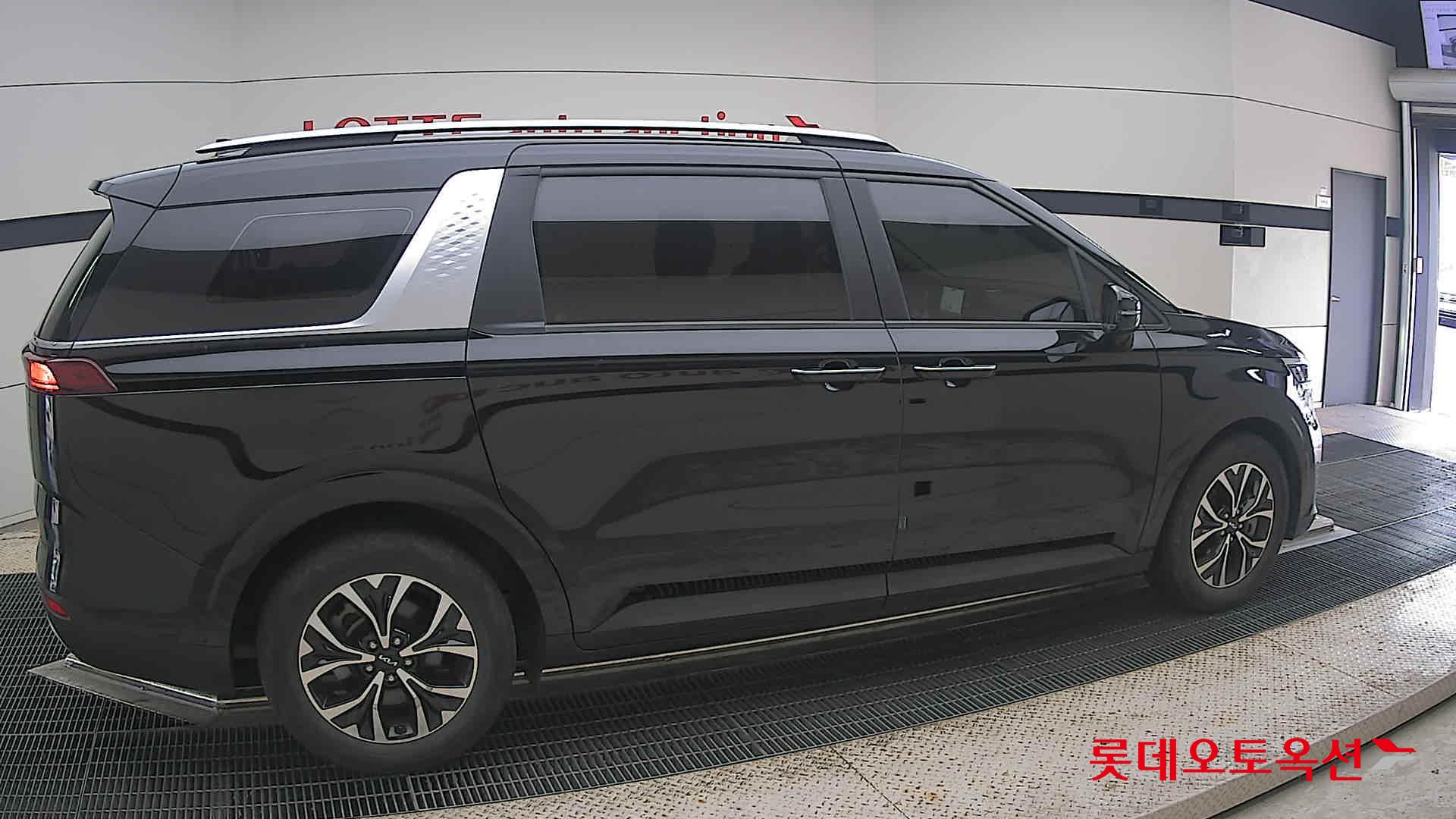 2023 - kia carnival