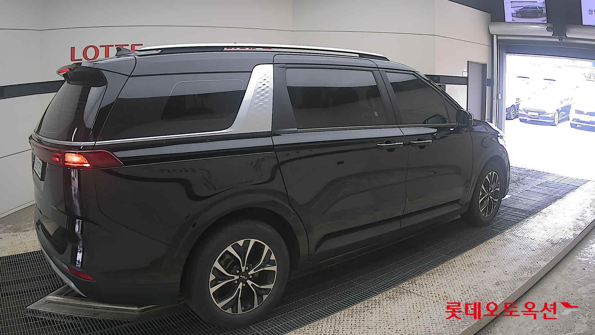 2023 - kia carnival