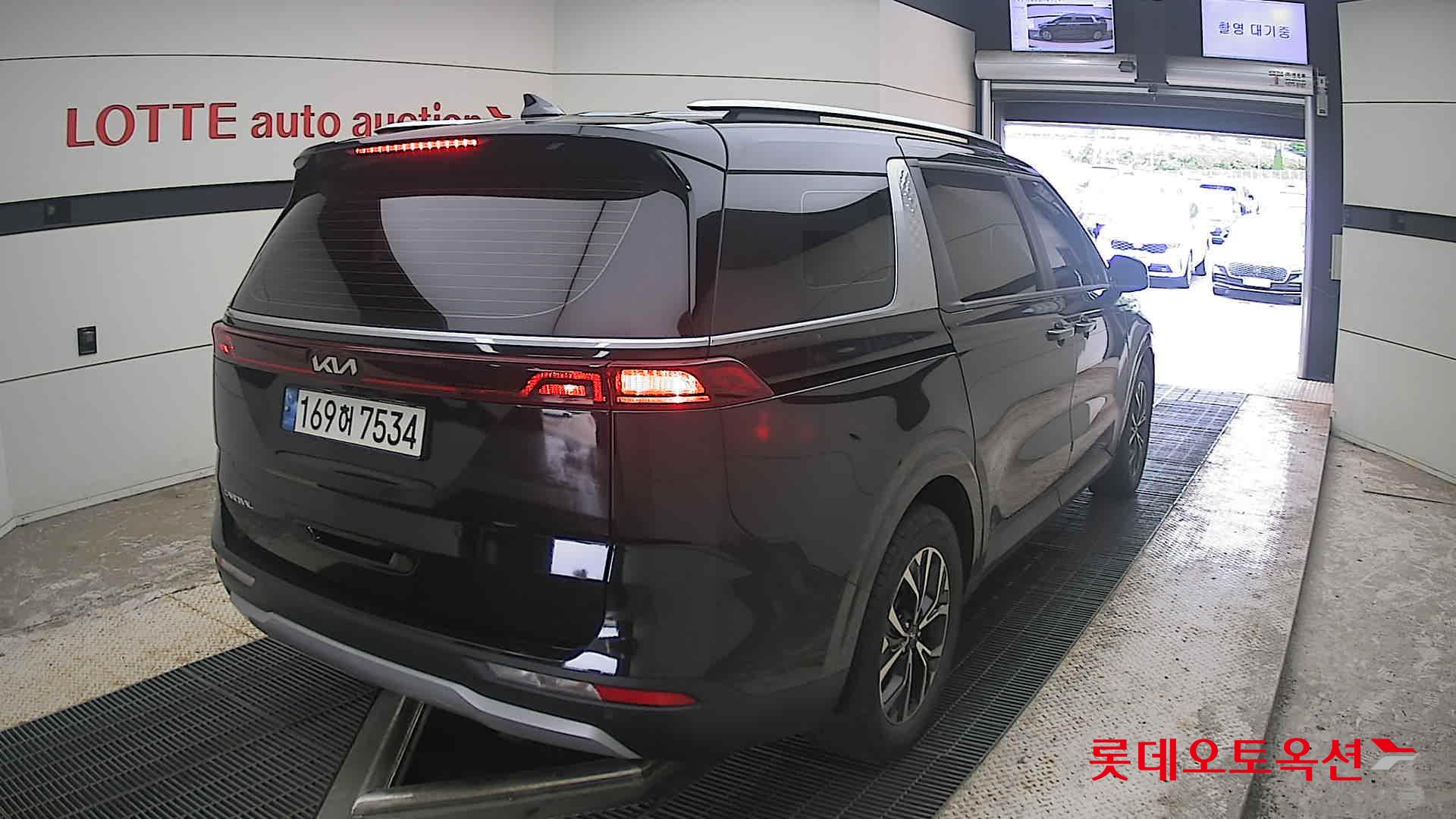 2023 - kia carnival