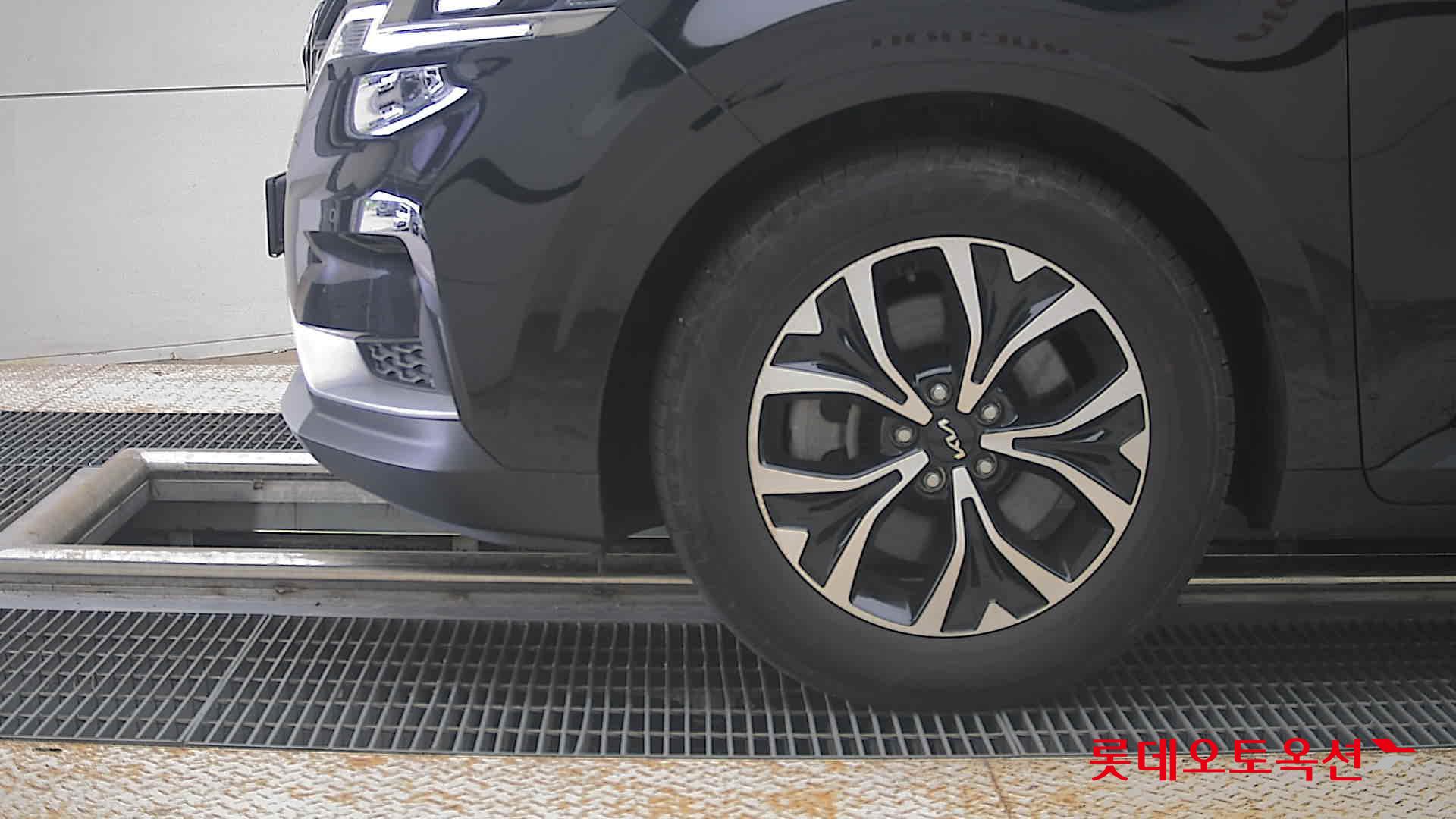 2023 - kia carnival