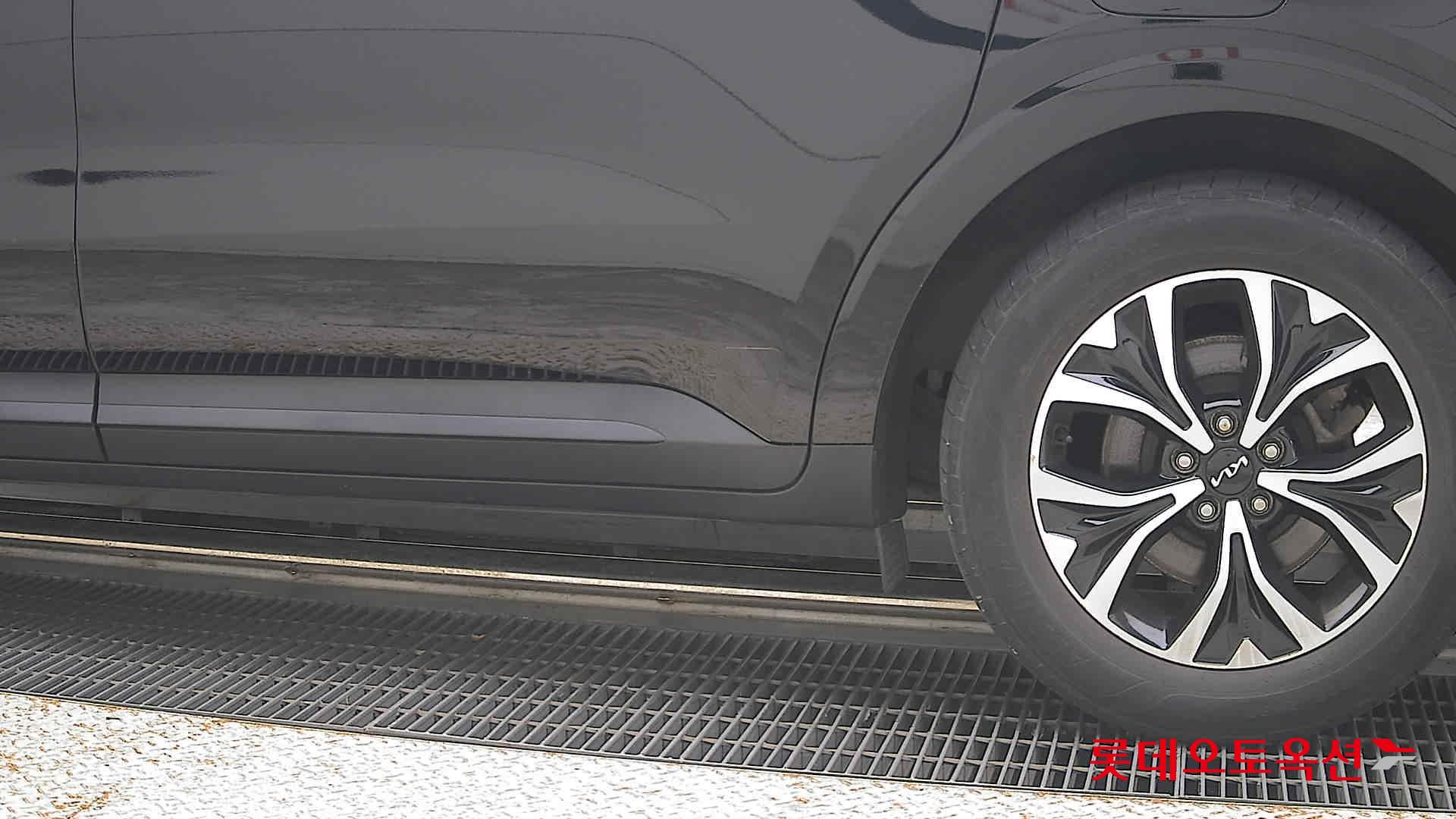 2023 - kia carnival