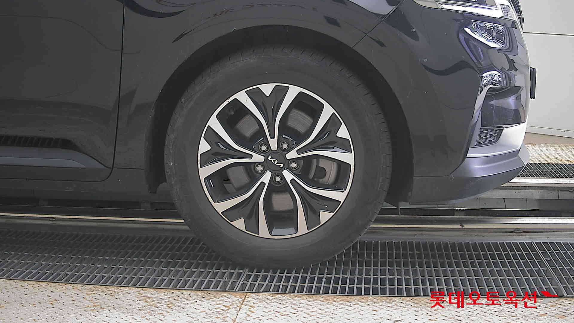 2023 - kia carnival