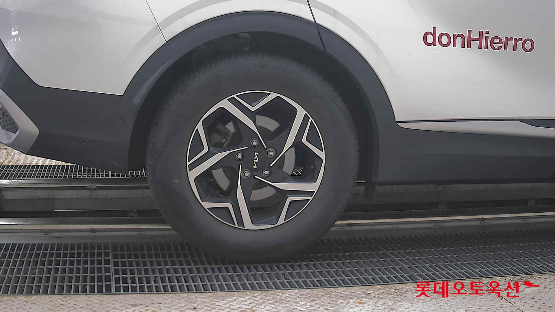 2022 - kia sportage