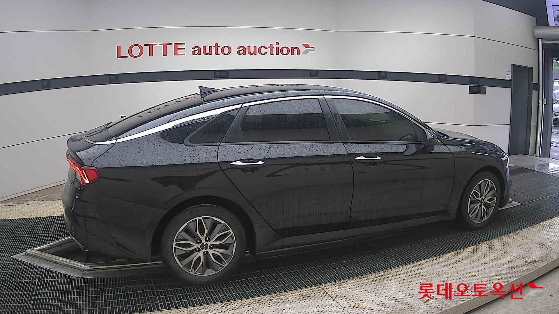 2022 - kia k5