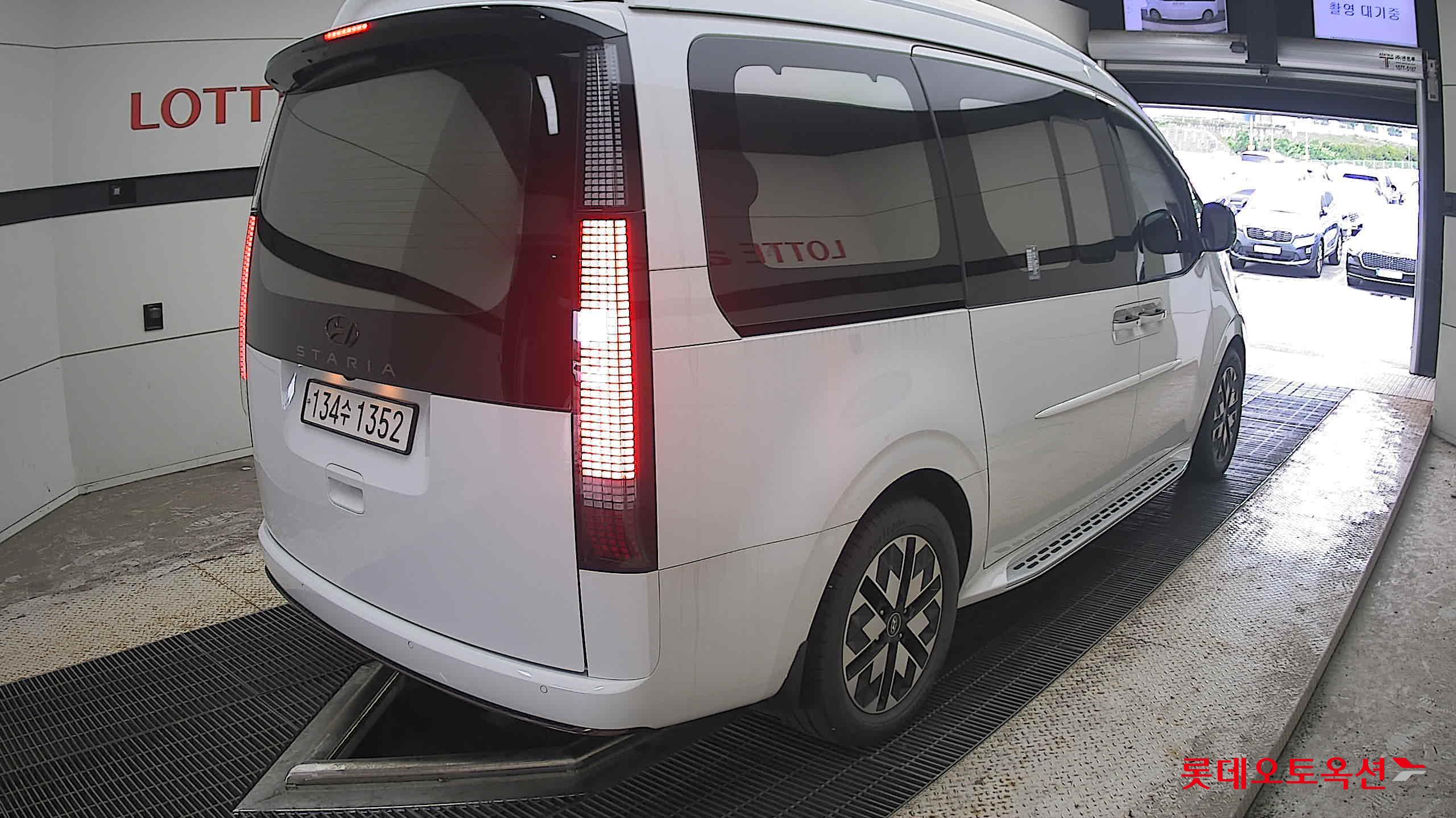 2023 - hyundai staria
