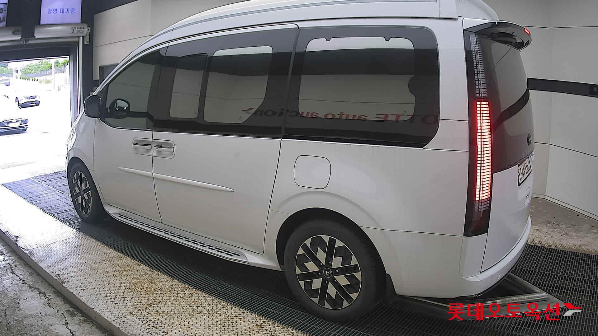 2023 - hyundai staria