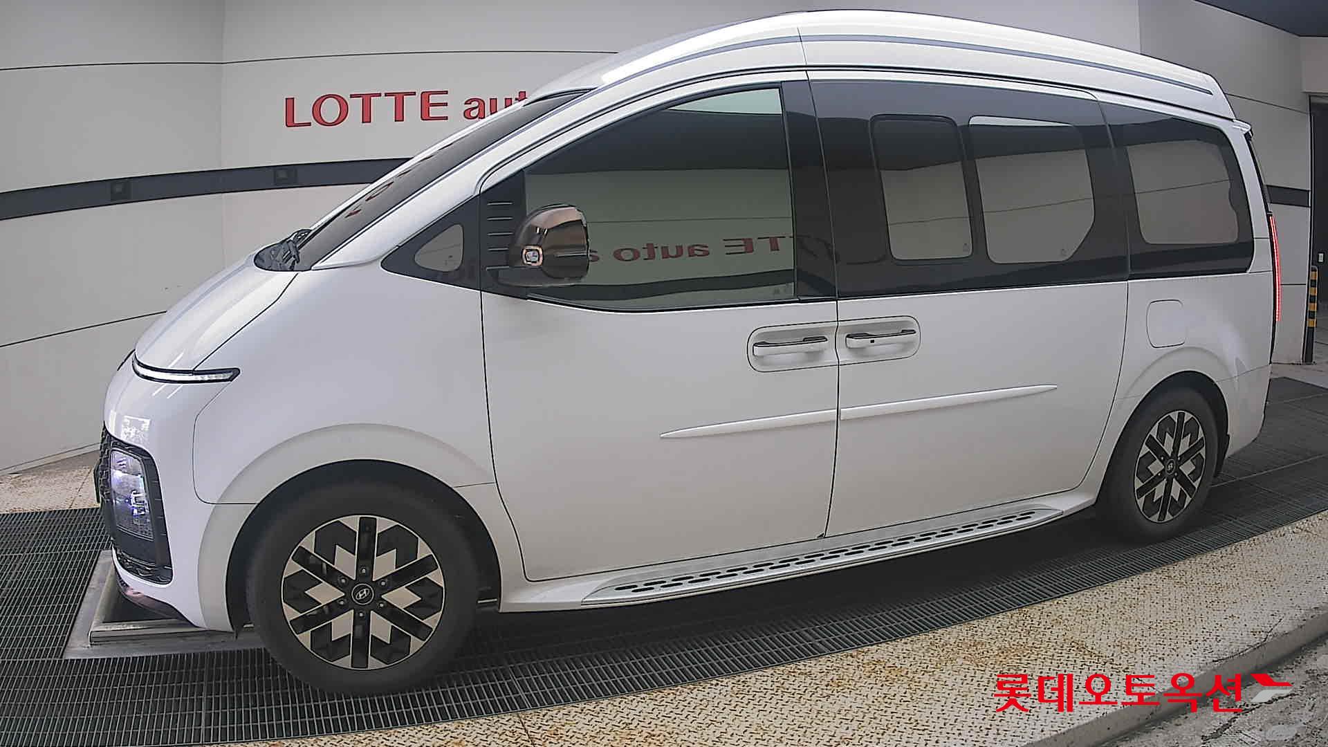 2023 - hyundai staria