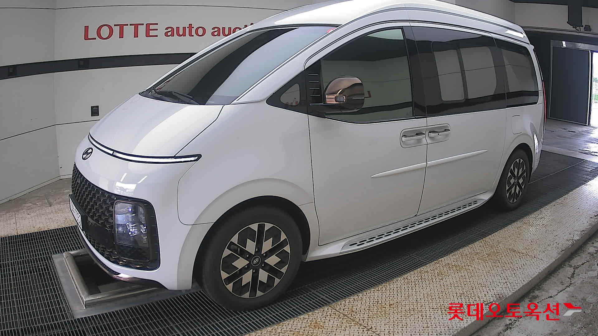 2023 - hyundai staria