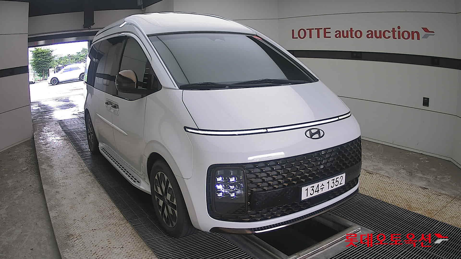 2023 - hyundai staria