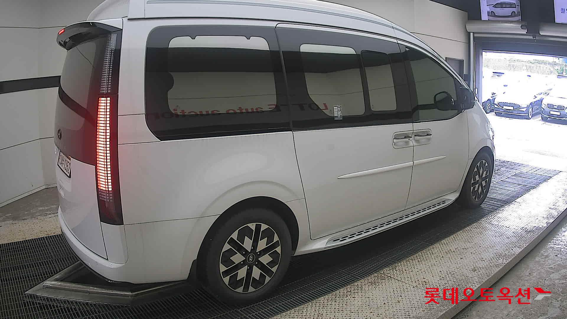 2023 - hyundai staria