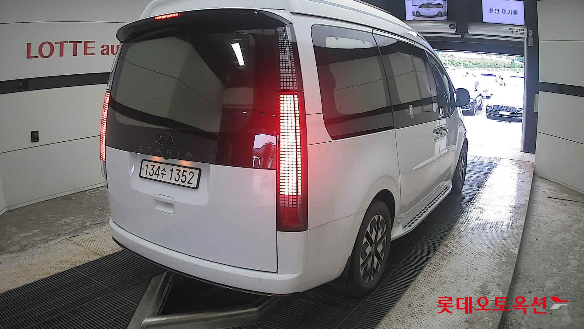 2023 - hyundai staria