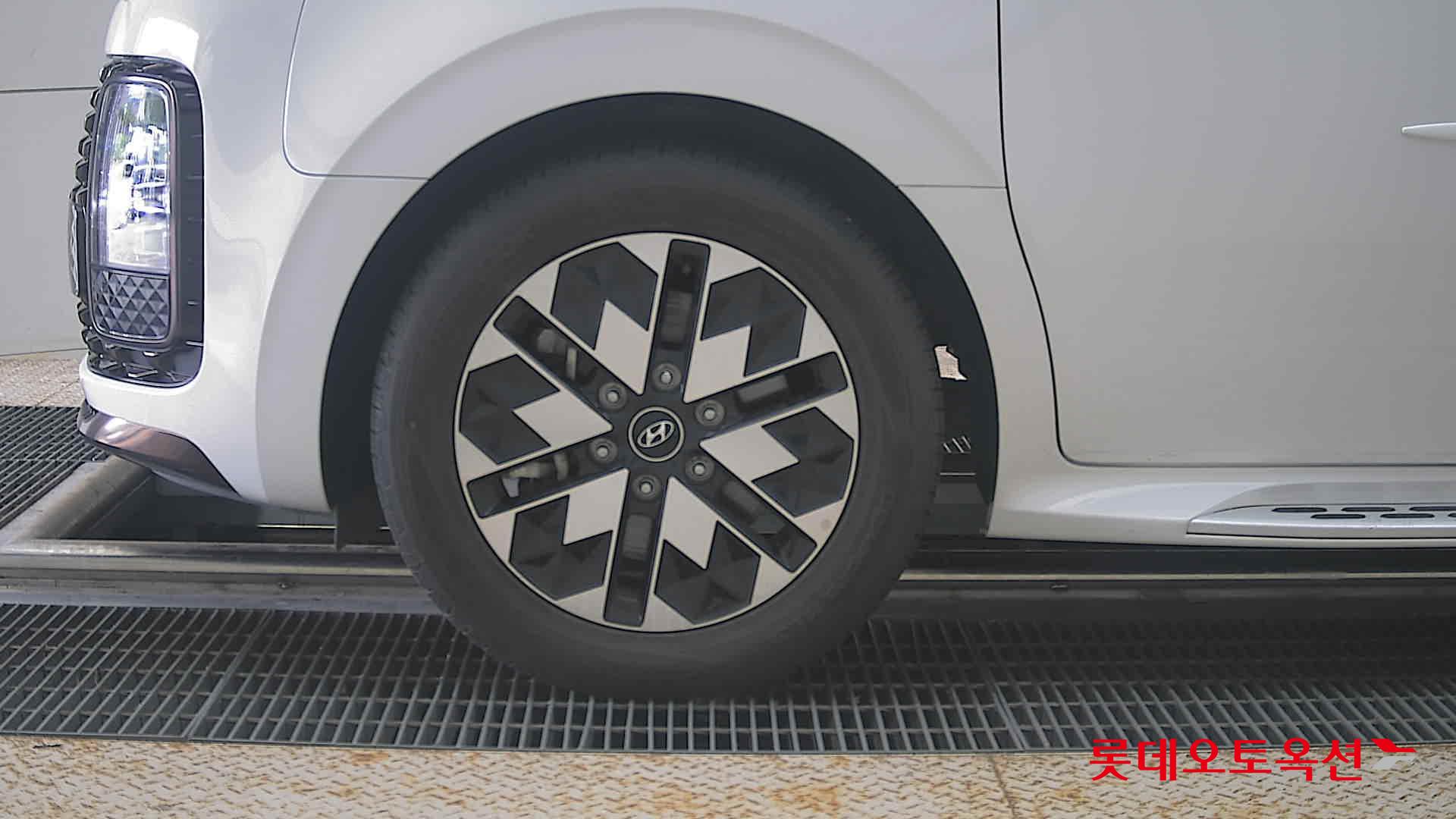 2023 - hyundai staria
