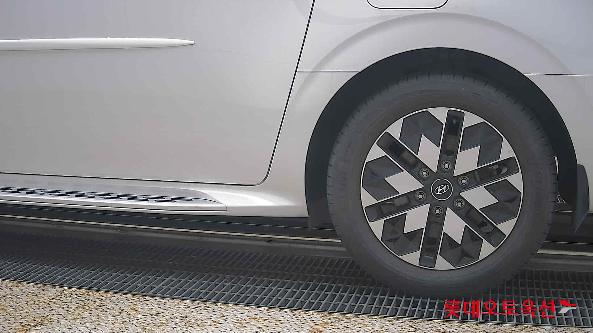 2023 - hyundai staria