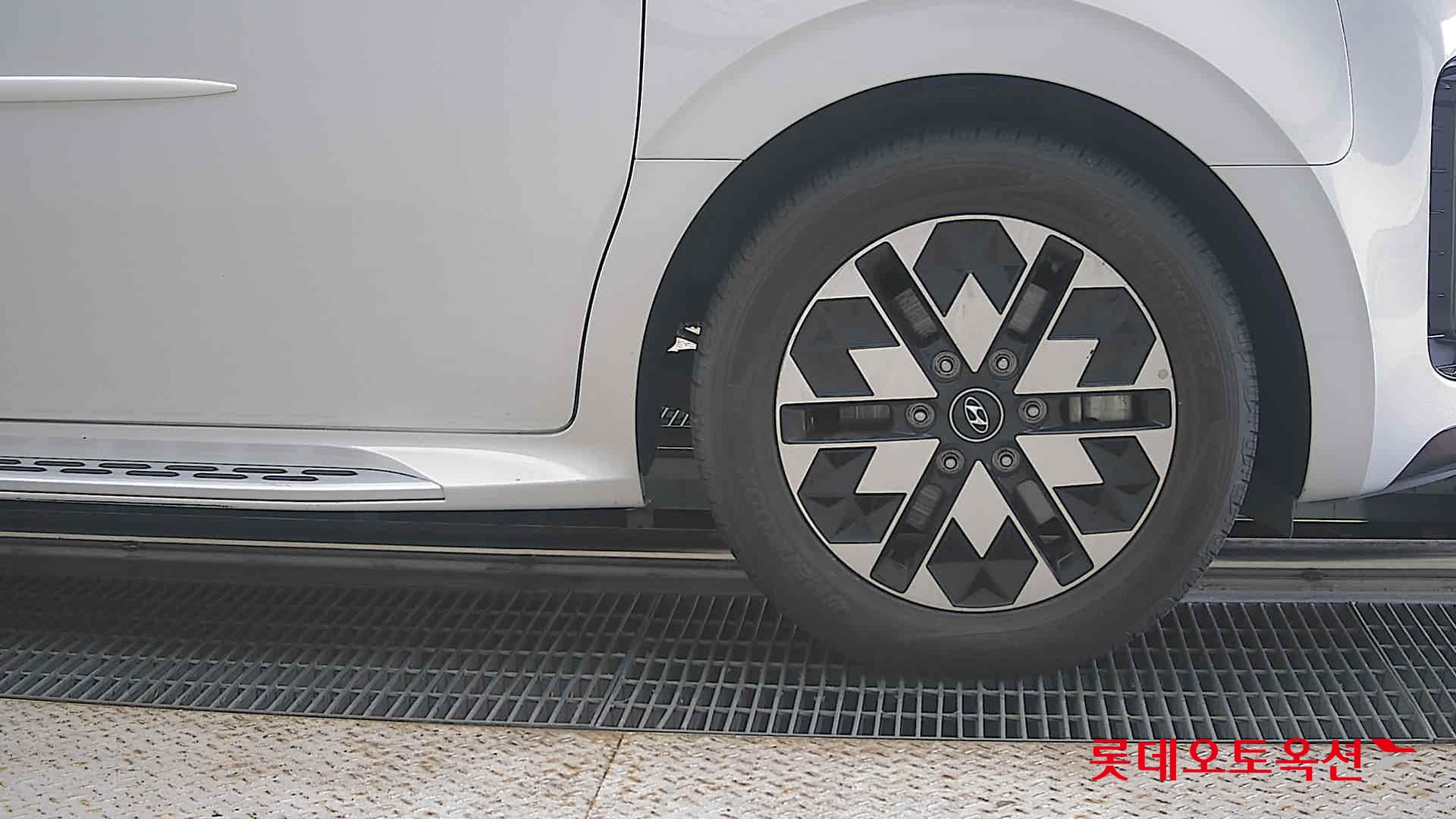 2023 - hyundai staria
