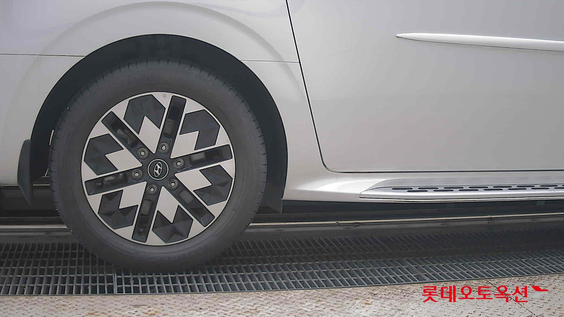 2023 - hyundai staria