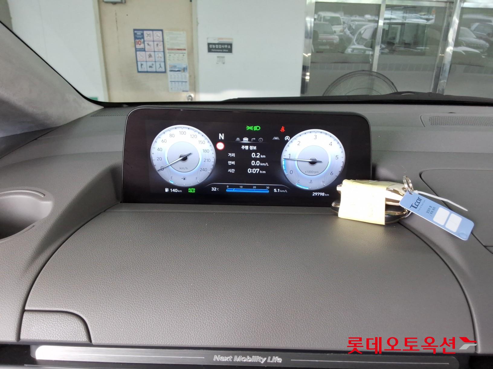 2023 - hyundai staria