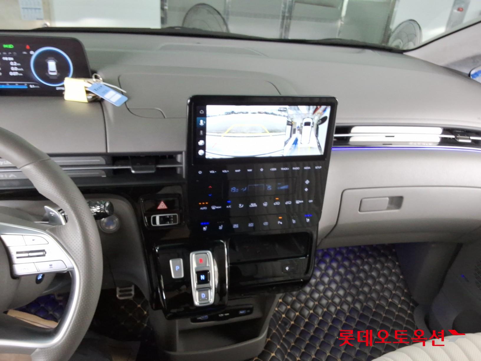 2023 - hyundai staria