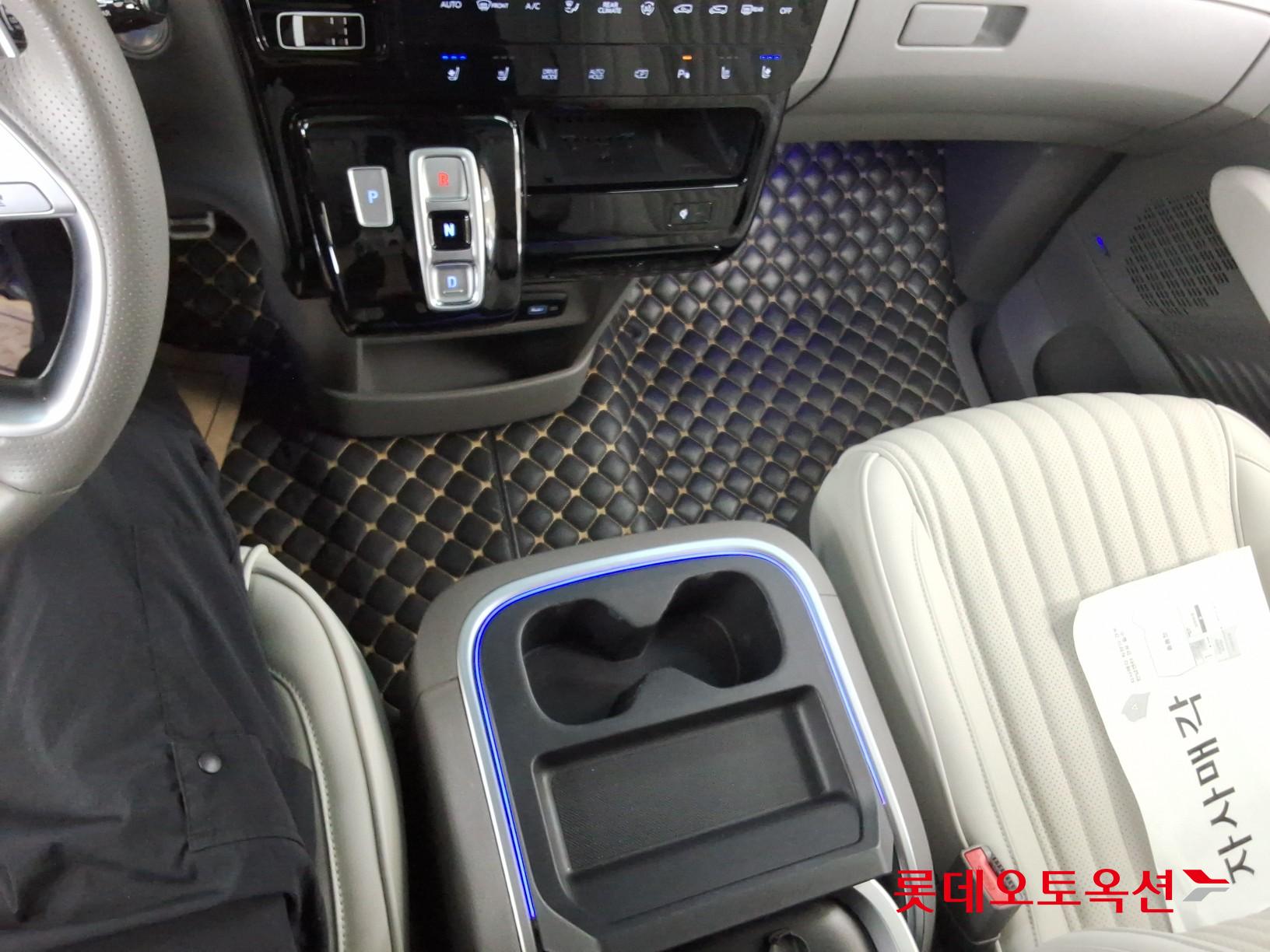 2023 - hyundai staria