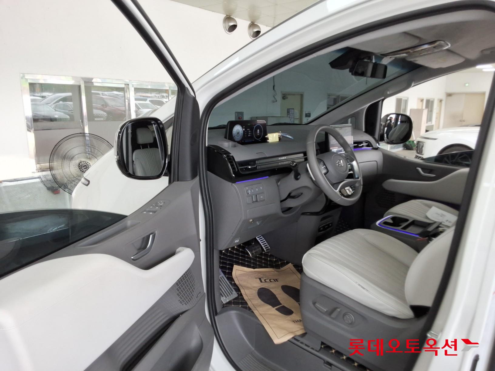 2023 - hyundai staria