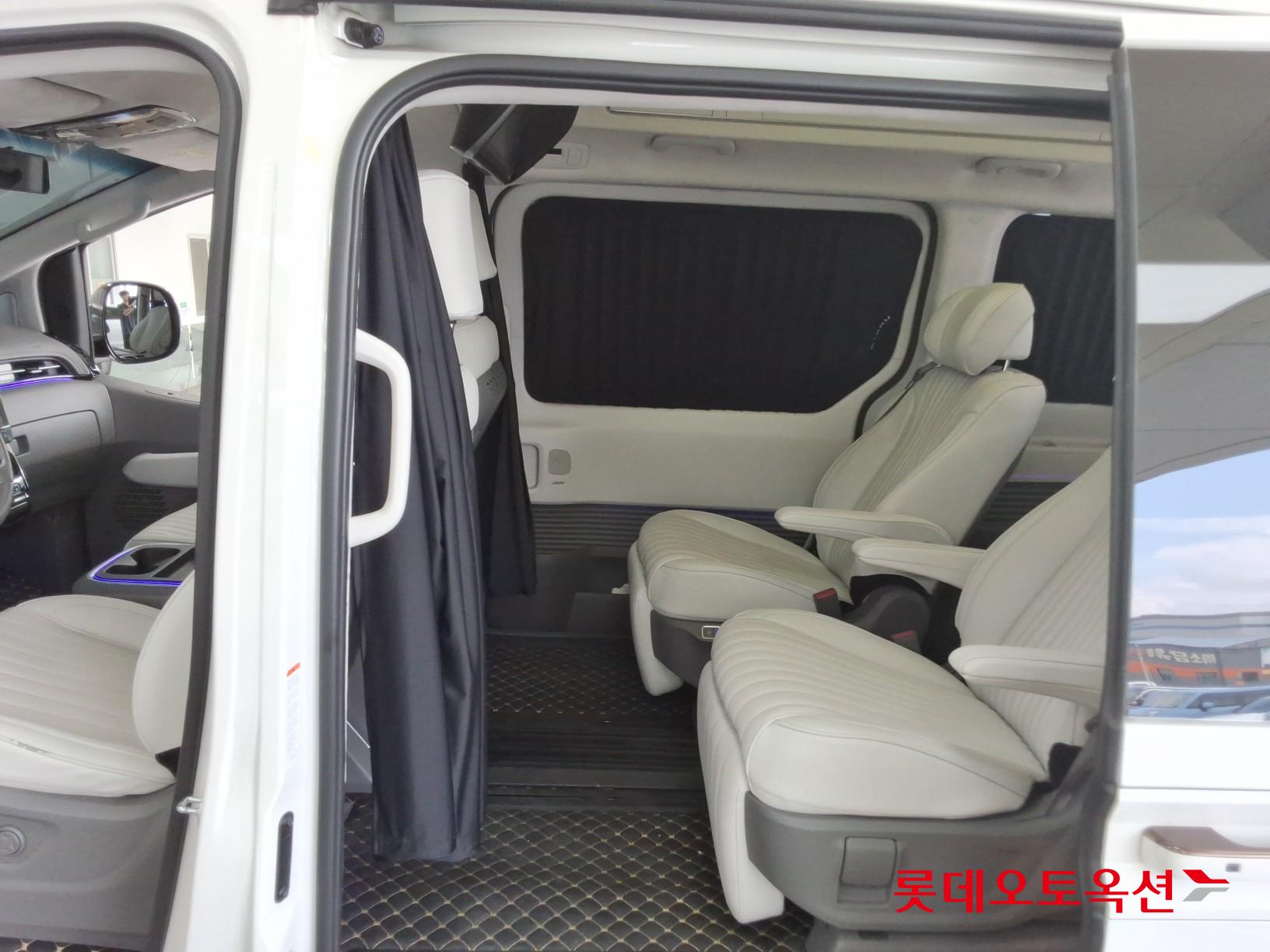 2023 - hyundai staria