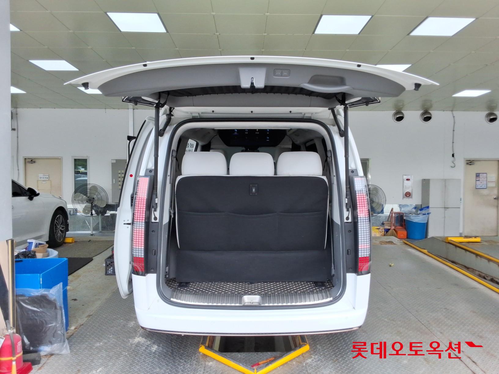 2023 - hyundai staria