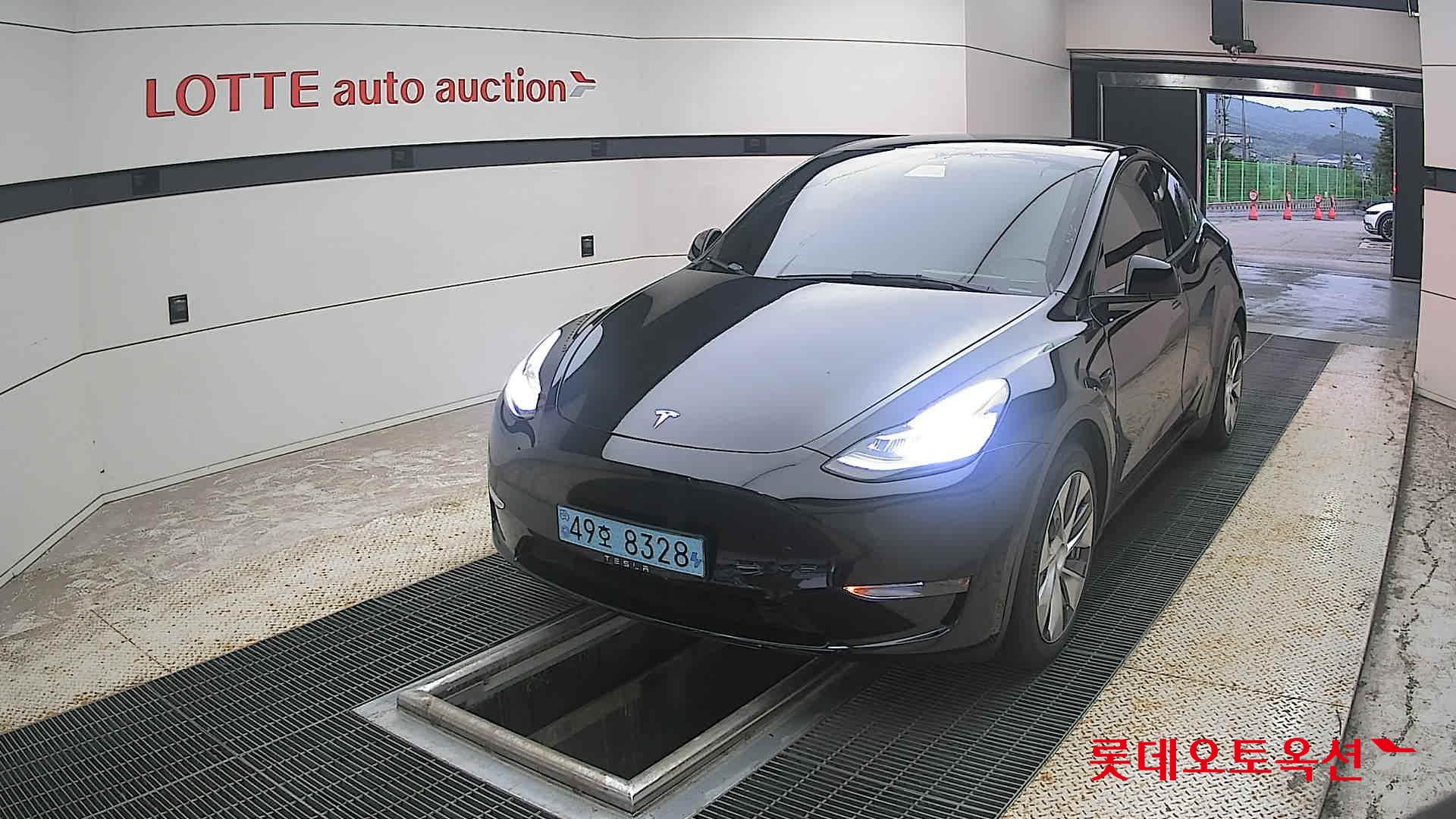 2021 - tesla model y