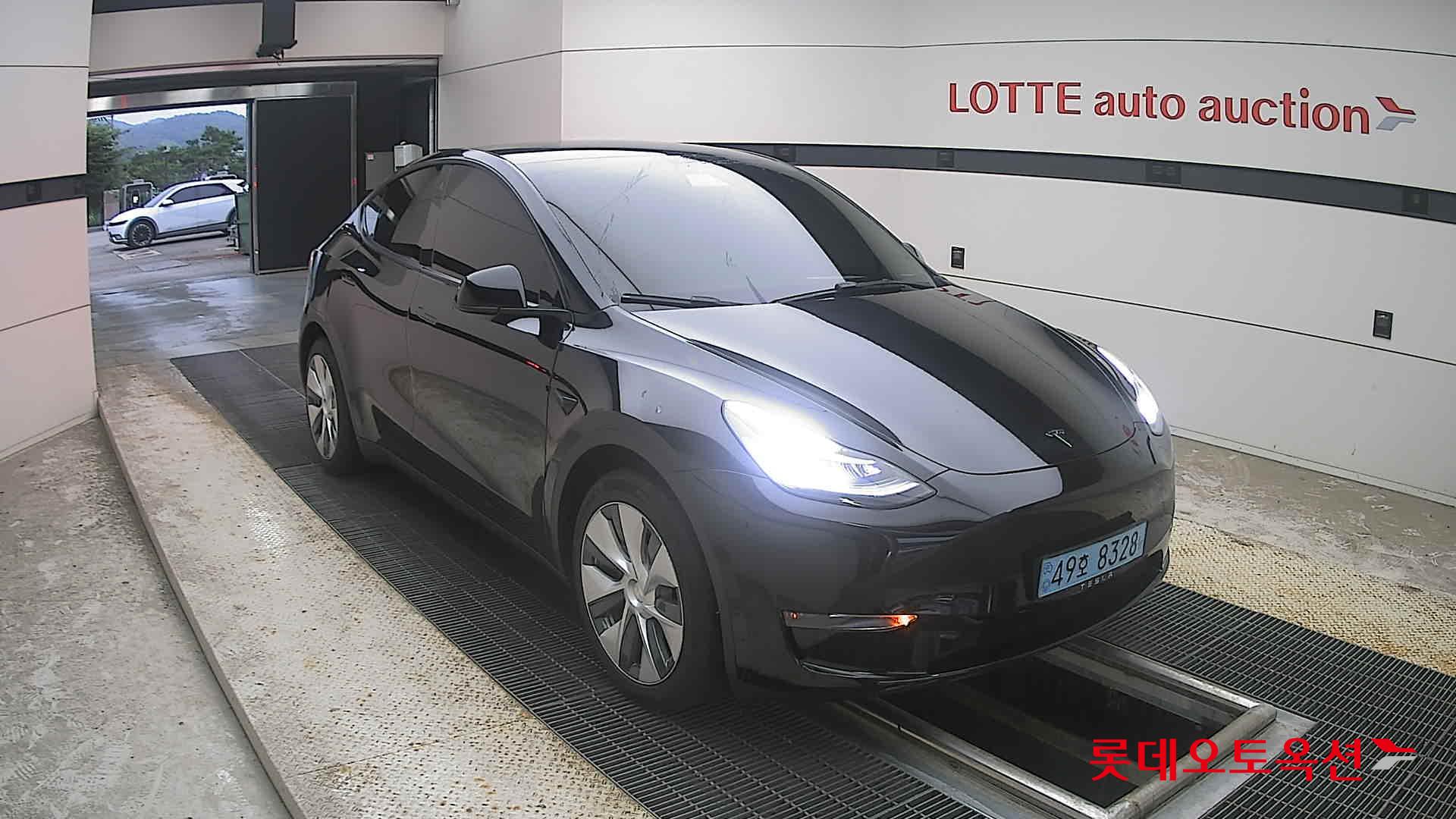 2021 - tesla model y