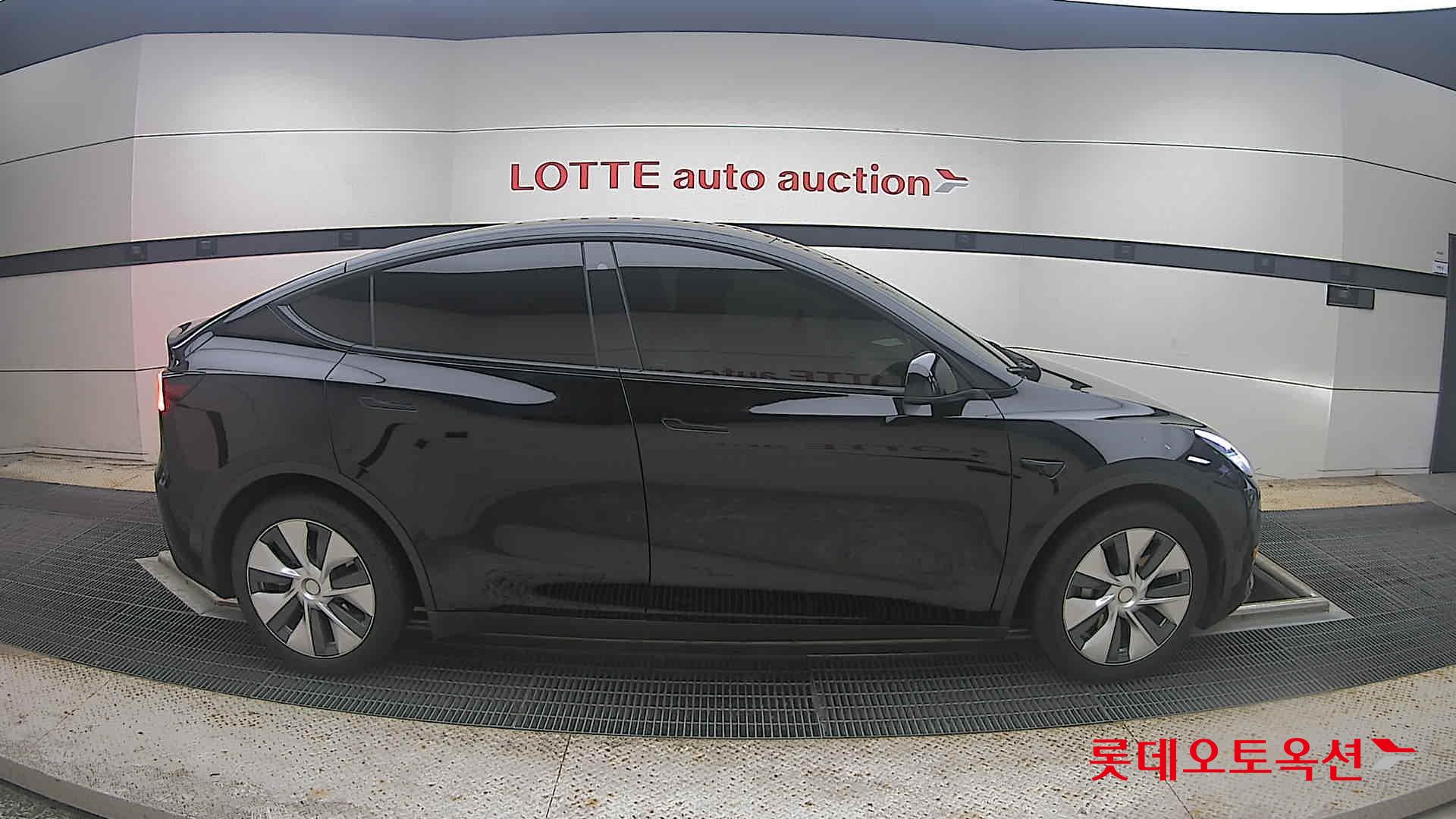 2021 - tesla model y