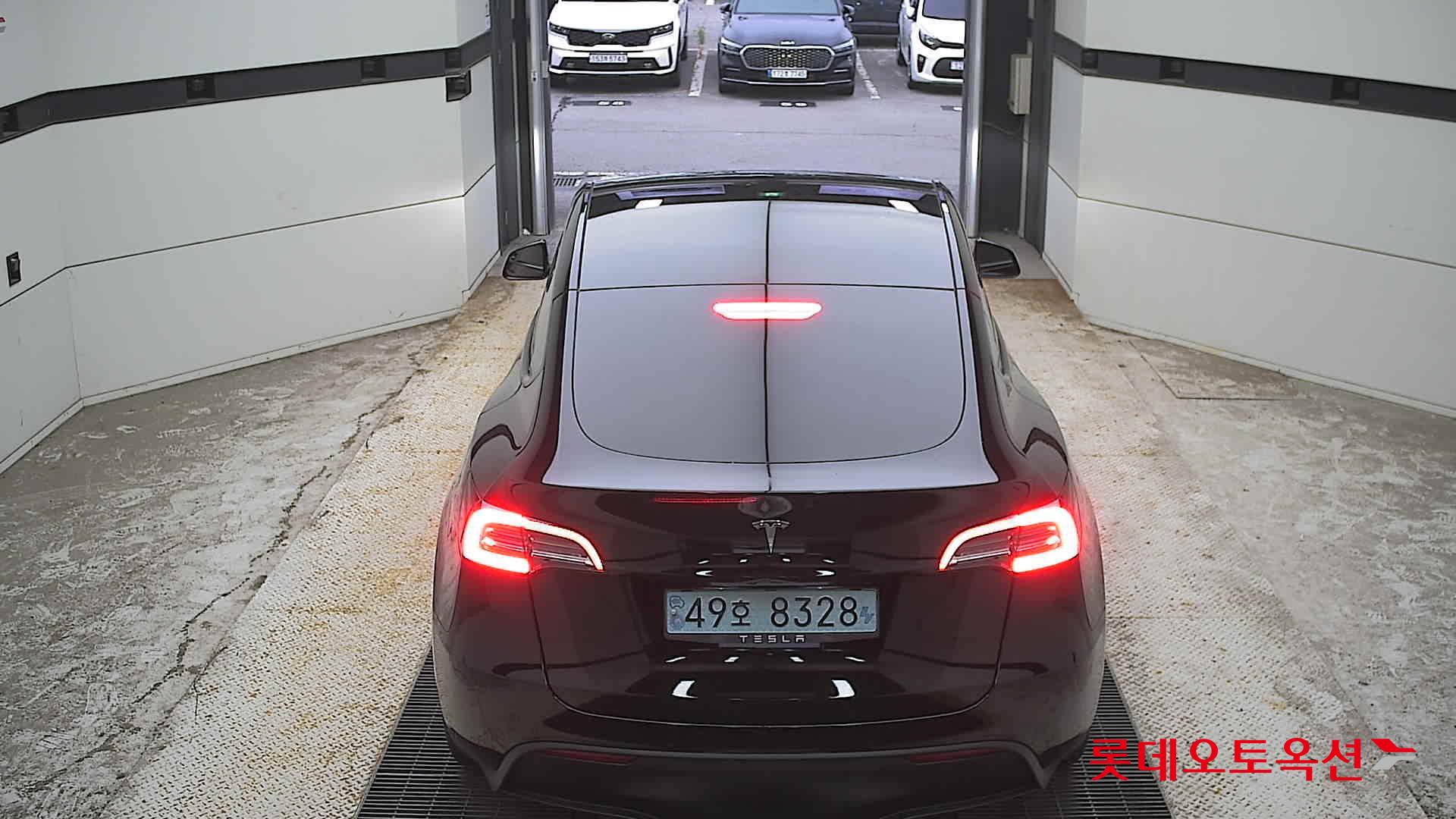 2021 - tesla model y