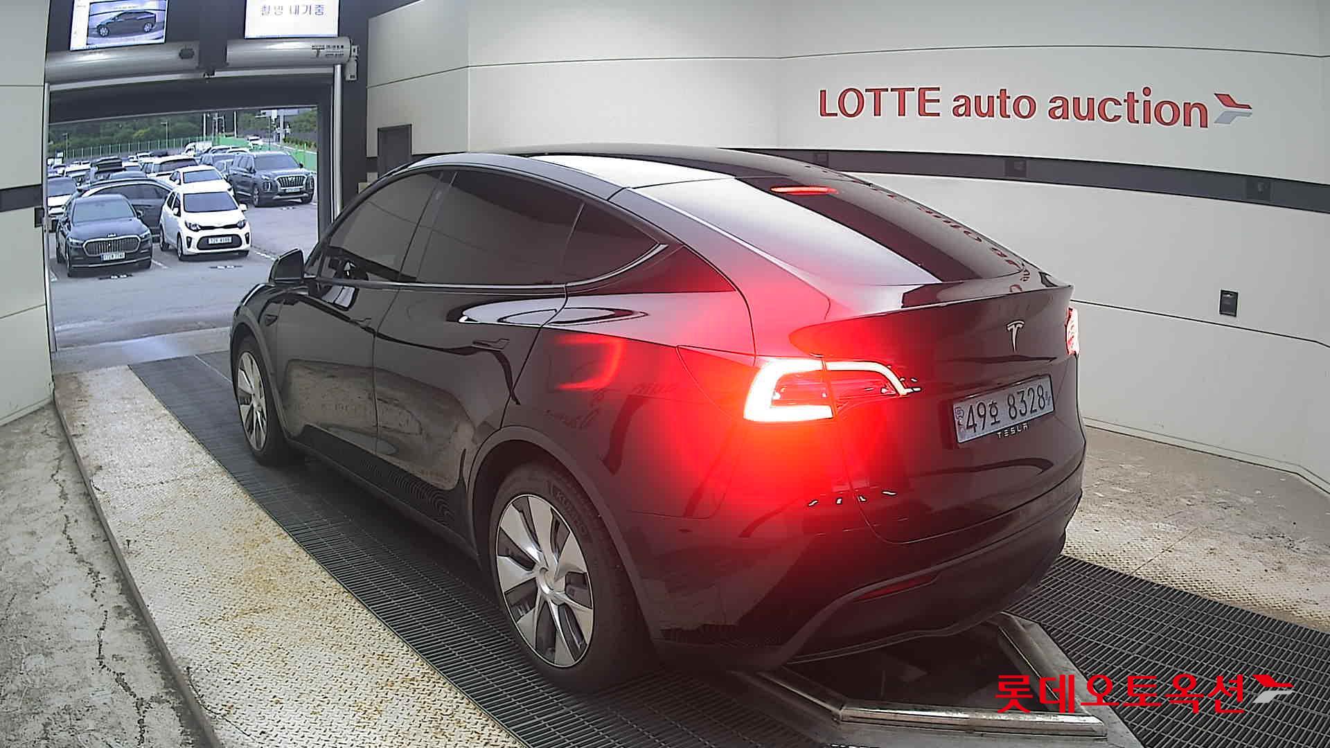 2021 - tesla model y