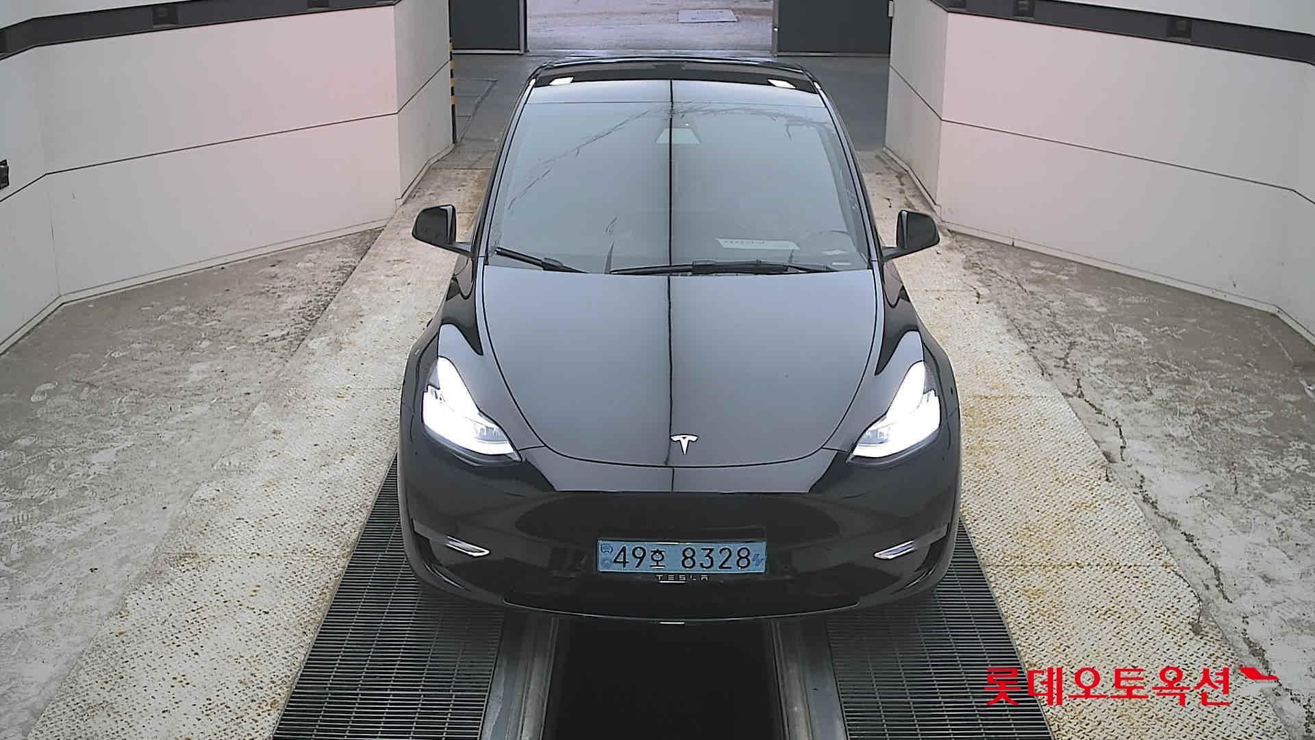 TESLA MODEL Y (E) STANDARD RANGE