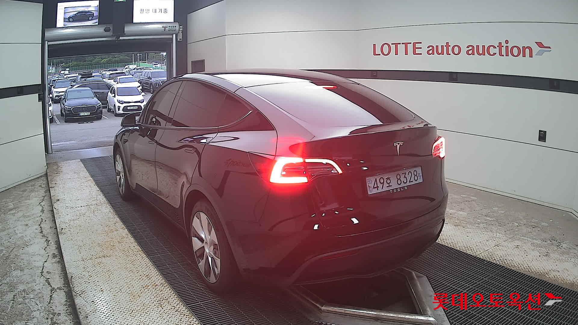 2021 - tesla model y