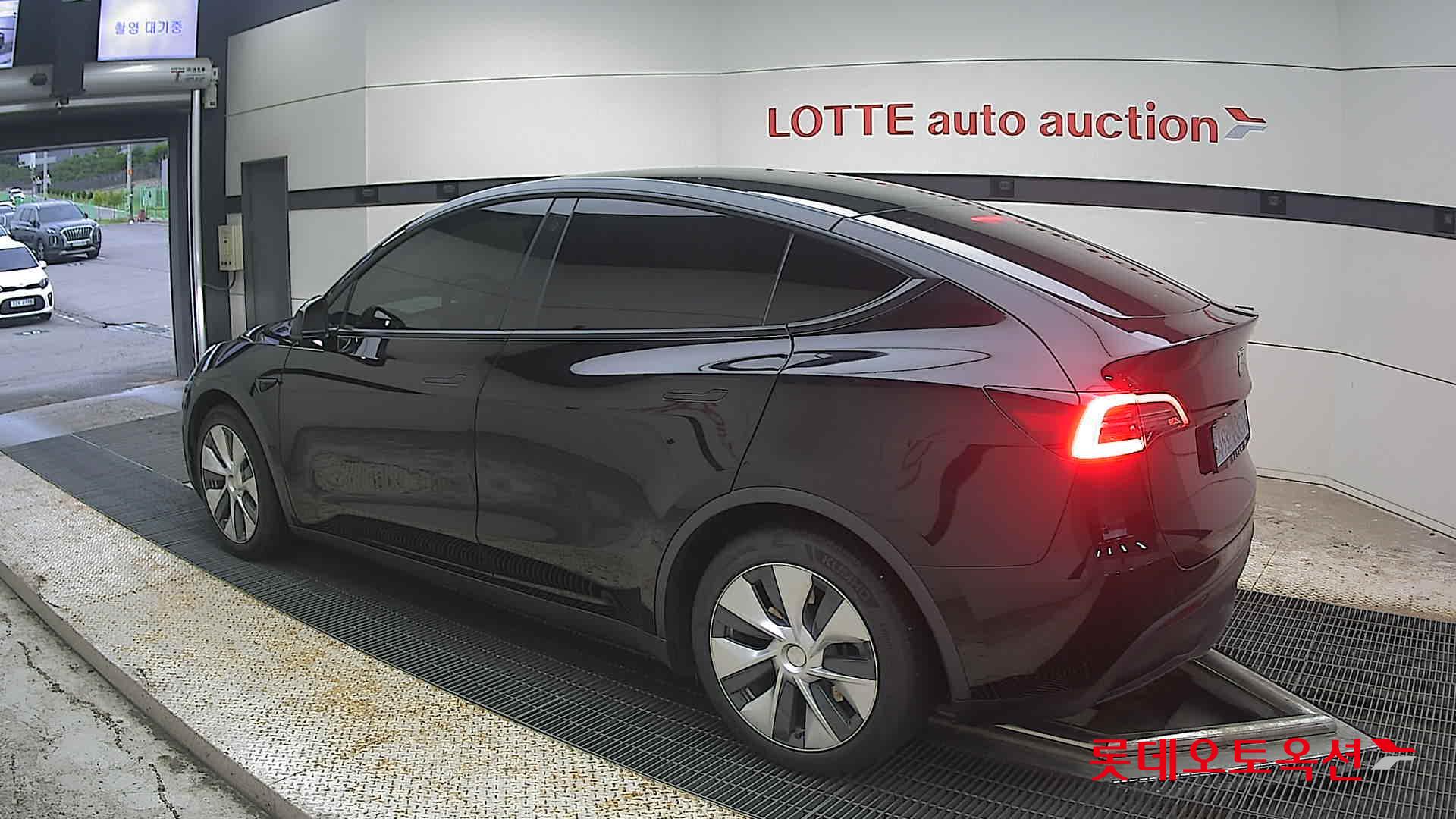 2021 - tesla model y