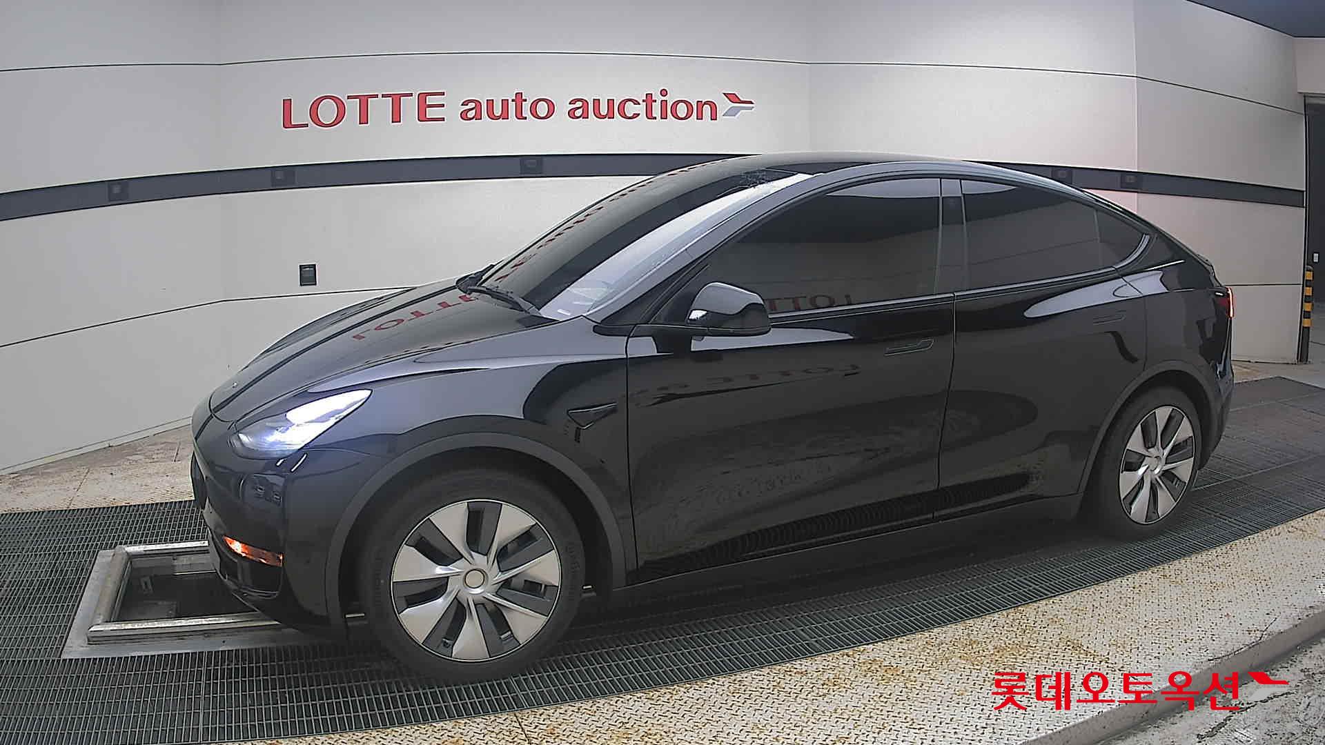 2021 - tesla model y