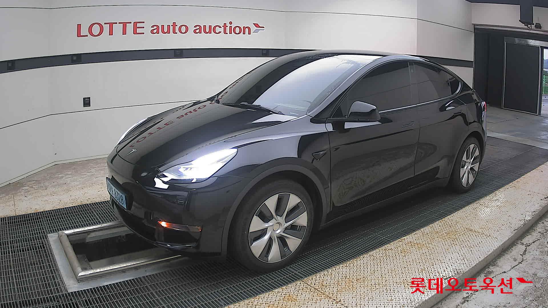 2021 - tesla model y